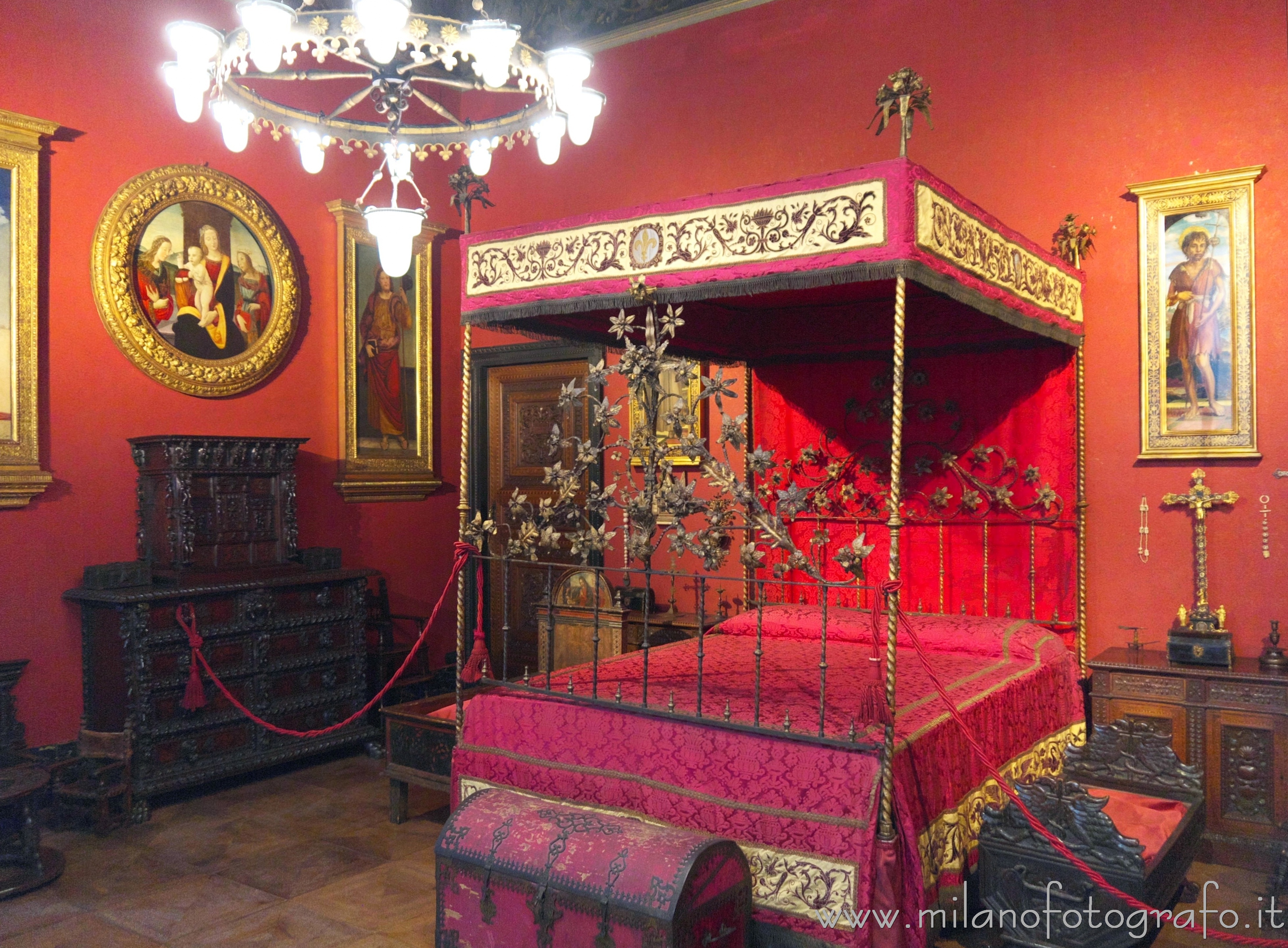 Milan (Italy): Red room of the House Museum Bagatti Valsecchi - Milan (Italy)