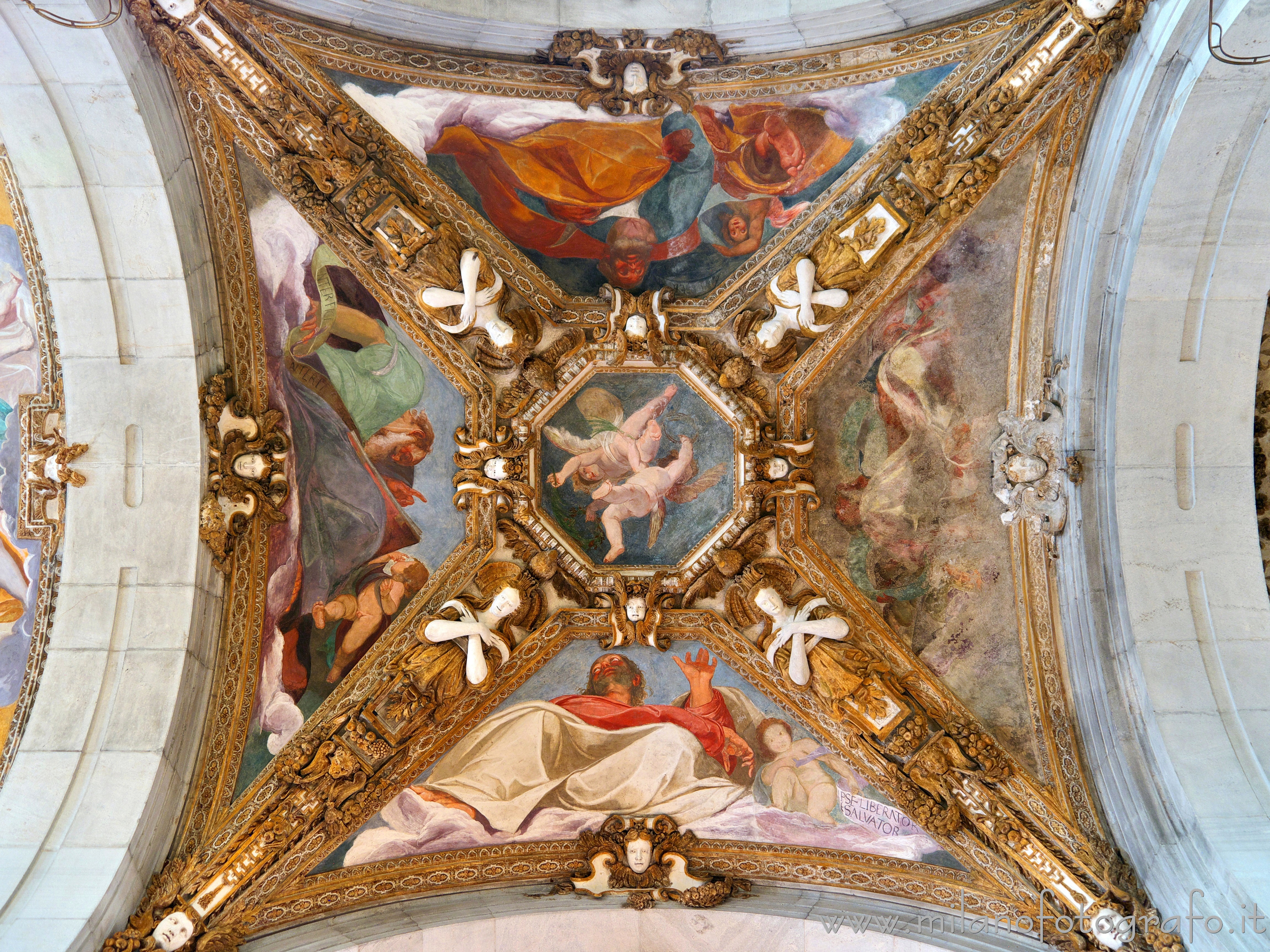 Milano: Volta decorata di una delle campate delle navate laterali della Chiesa di Santa Maria dei Miracoli - Milano