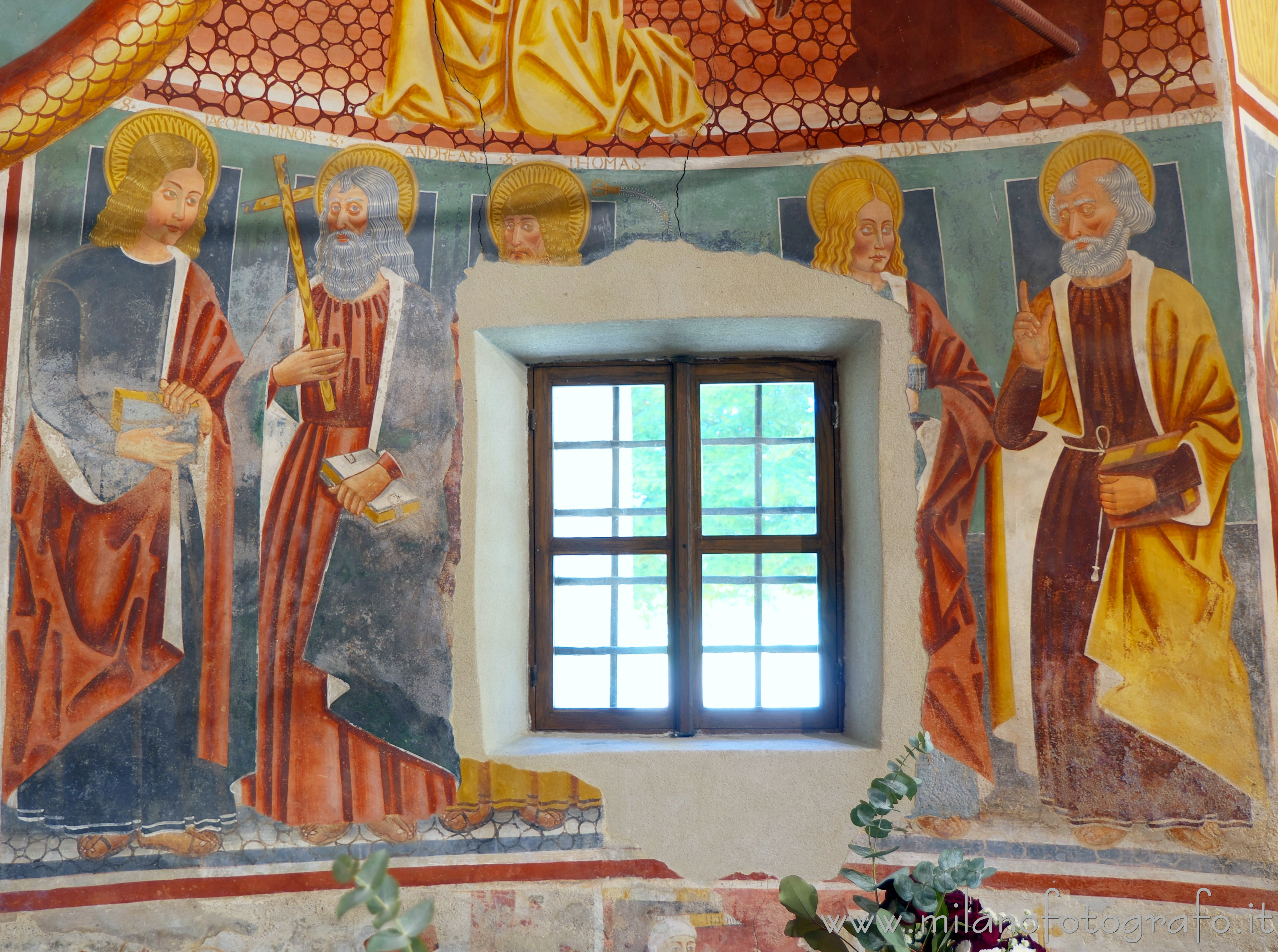 Momo (Novara, Italy): Apostles on the wall of the apse of the Oratory of the Holy Trinity - Momo (Novara, Italy)