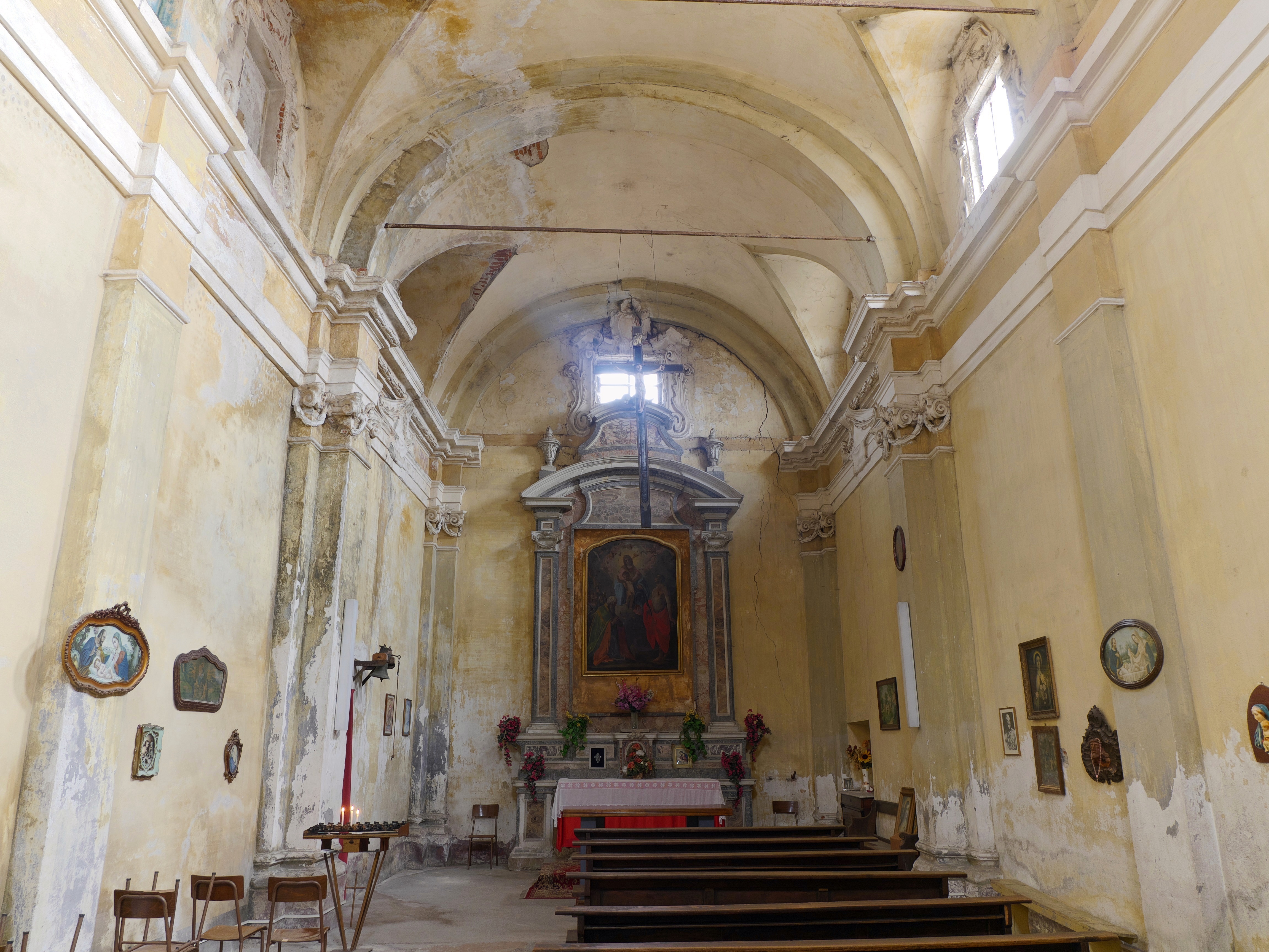 Momo (Novara, Italy): Interior of the St. Martin's Church - Momo (Novara, Italy)