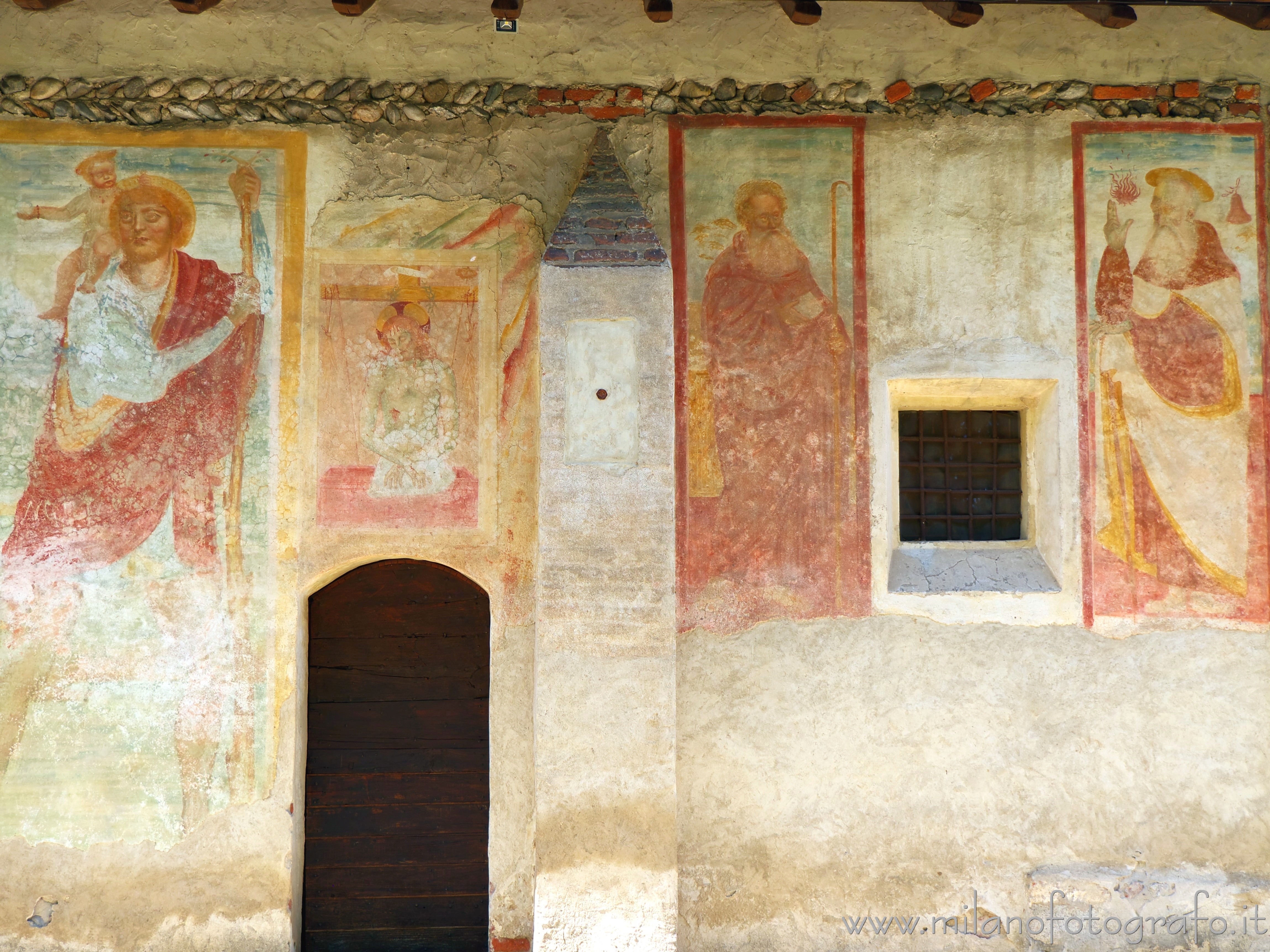 Momo (Novara, Italy): Frescoes on the right wall of the Oratory of the Holy Trinity - Momo (Novara, Italy)