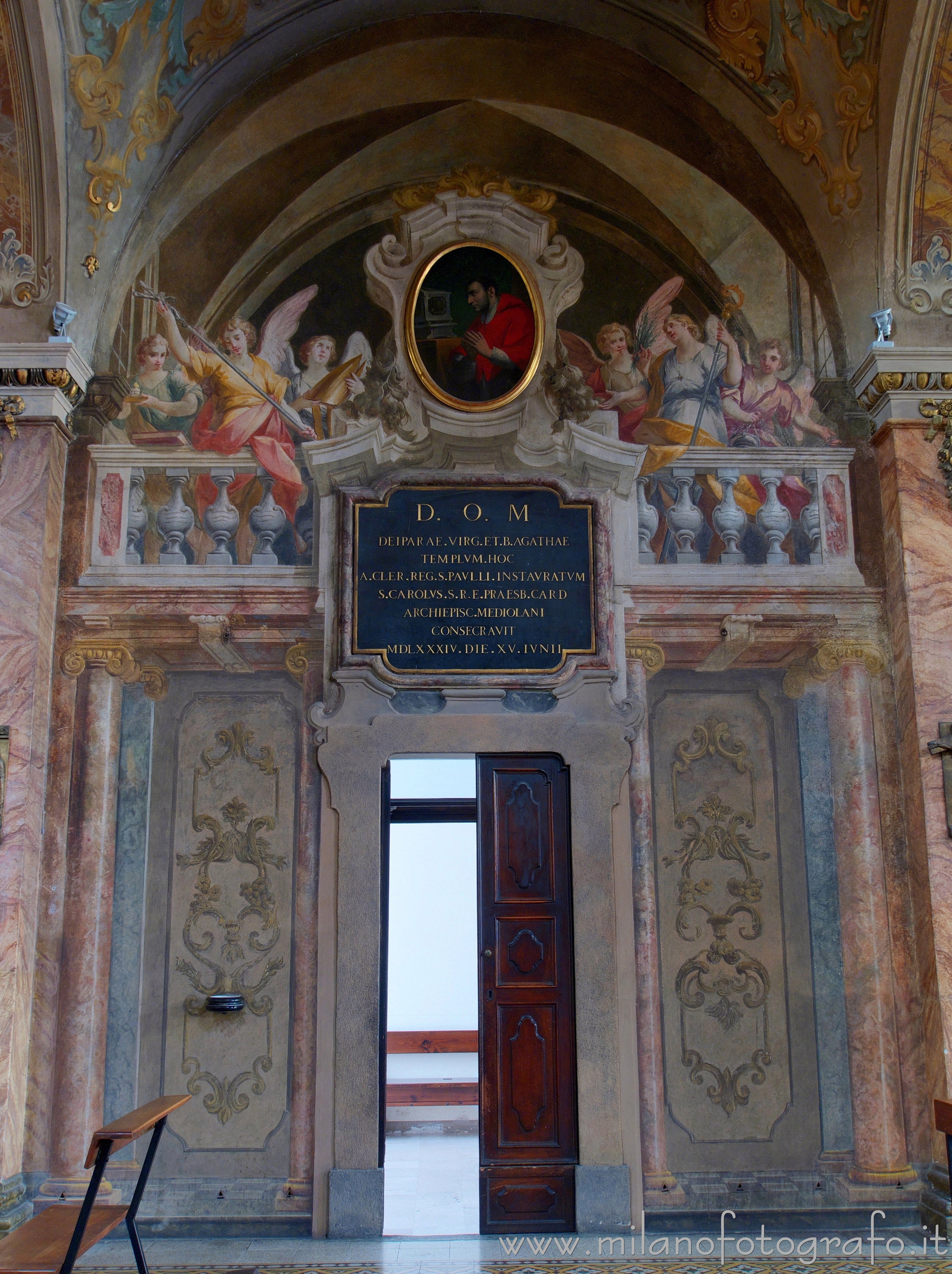 Monza (Monza e Brianza): Parete con ingresso laterale della Chiesa di Santa Maria di Carrobiolo - Monza (Monza e Brianza)