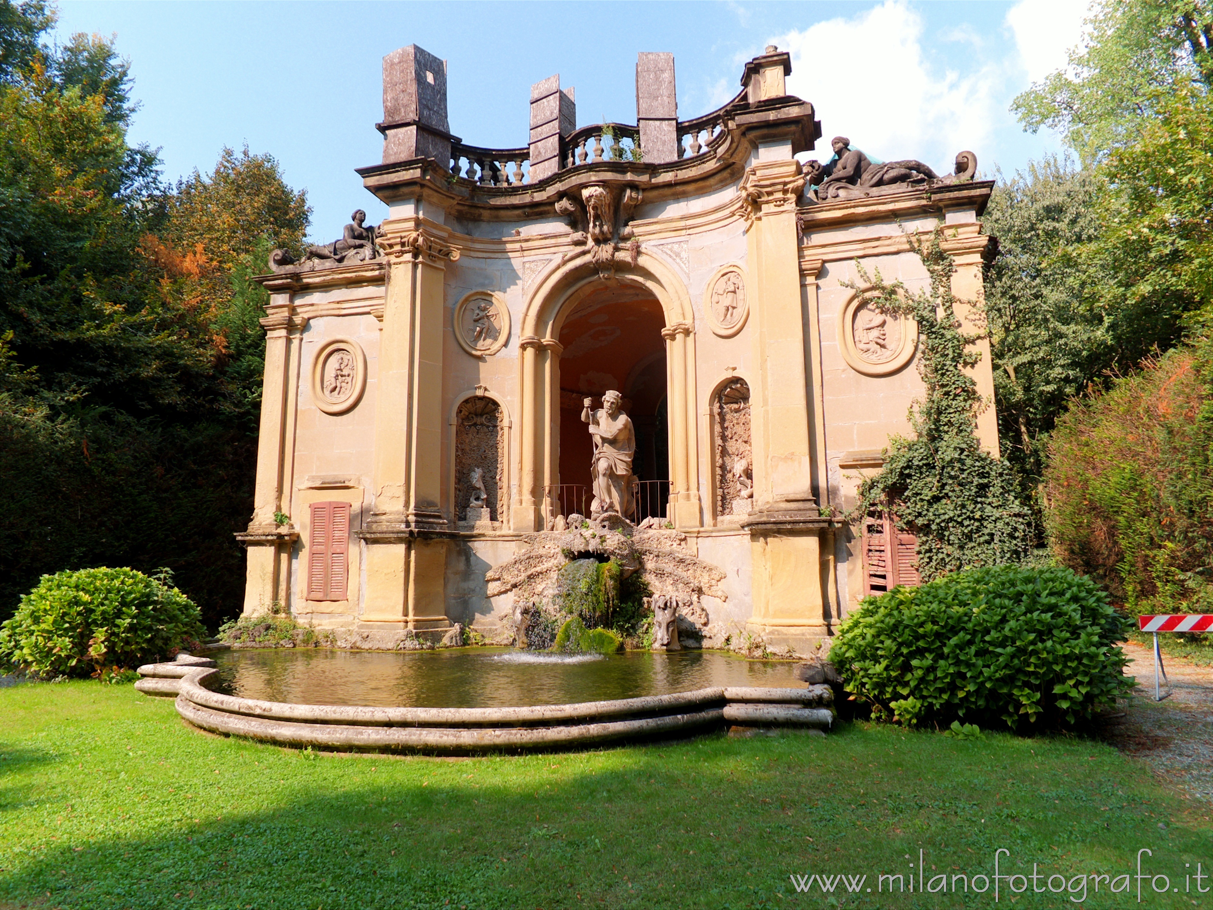 Vimercate (Monza e Brianza): Ninfeo del Nettuno nel parco di Villa Gallarati Scotti - Vimercate (Monza e Brianza)