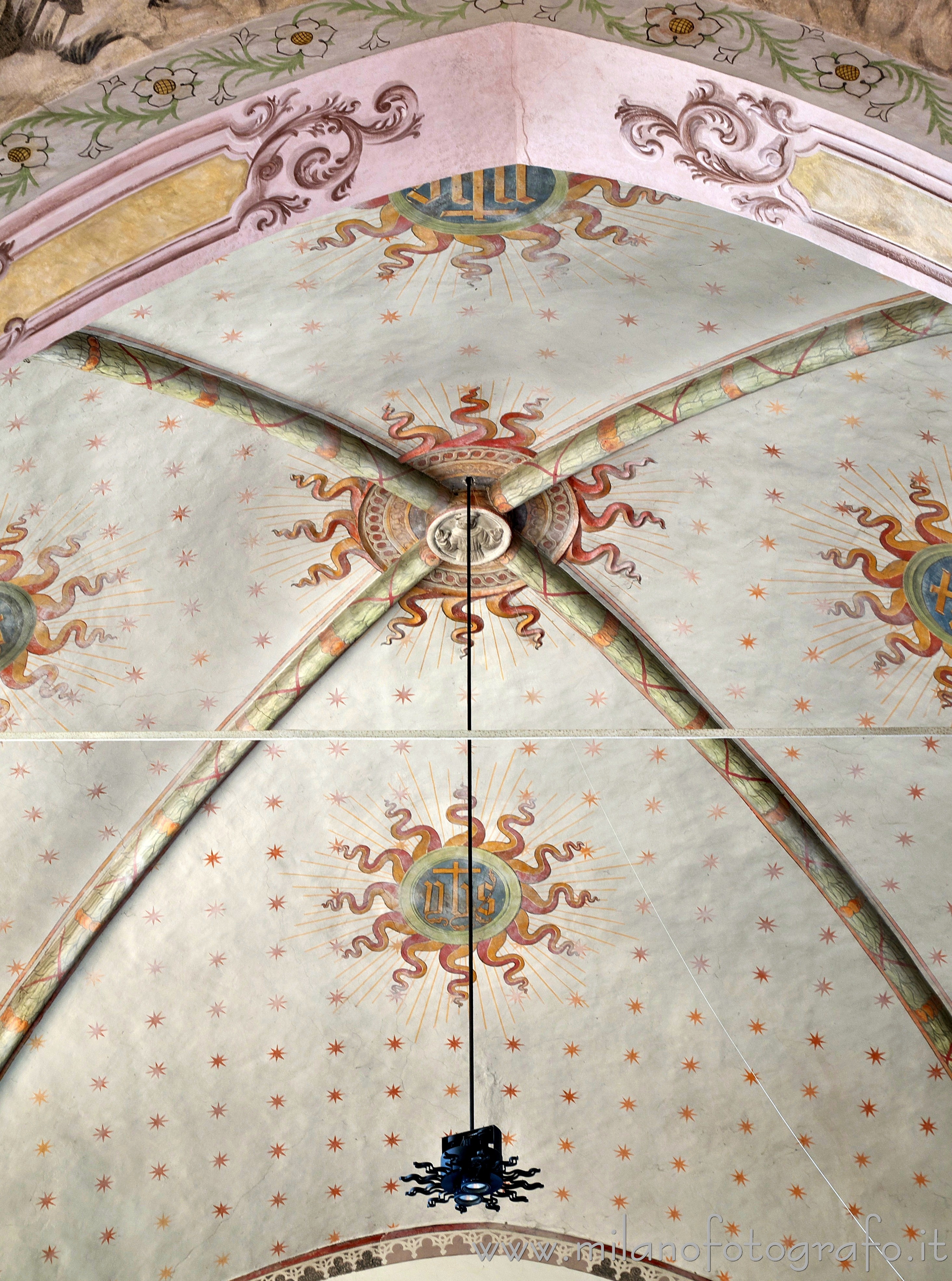 Novara (Italy): Ceiling of the presbytery of the church of the Convent of San Nazzaro della Costa - Novara (Italy)