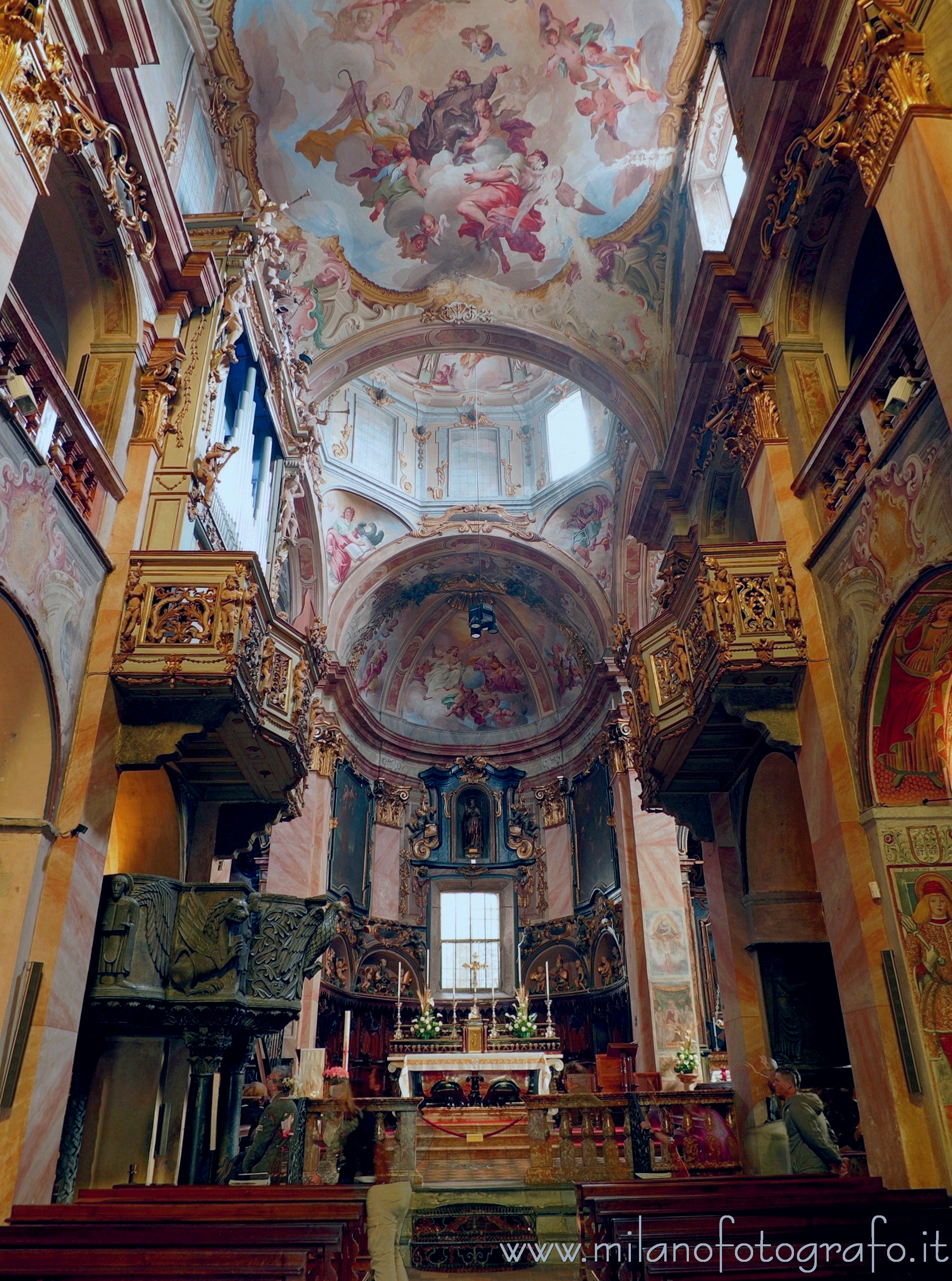 Orta San Giulio (Novara, Italy): Central nave of the Basilica of San Giulio - Orta San Giulio (Novara, Italy)
