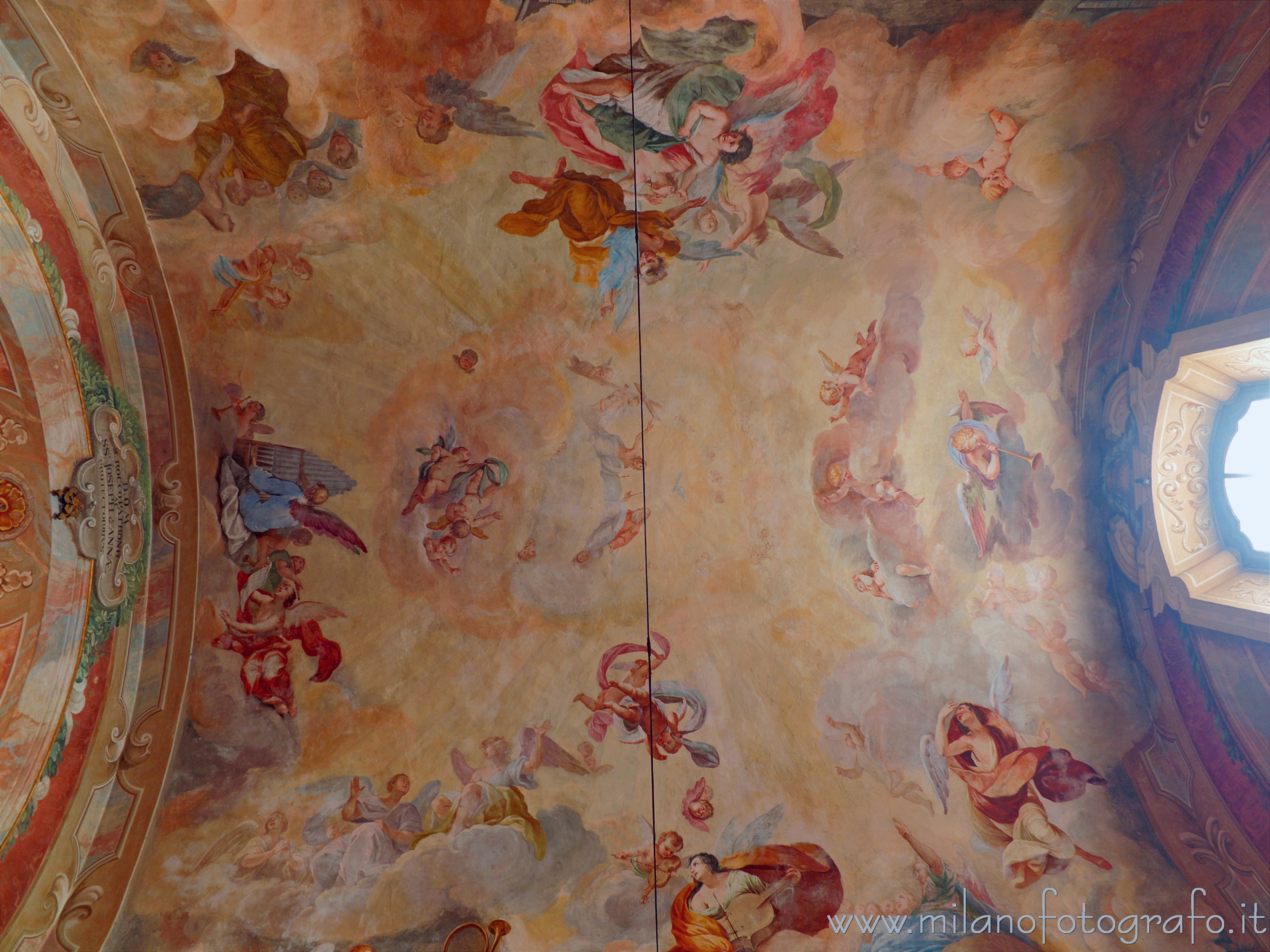 Orta San Giulio (Novara, Italy): Ceiling of the Oratory of San Rocco - Orta San Giulio (Novara, Italy)