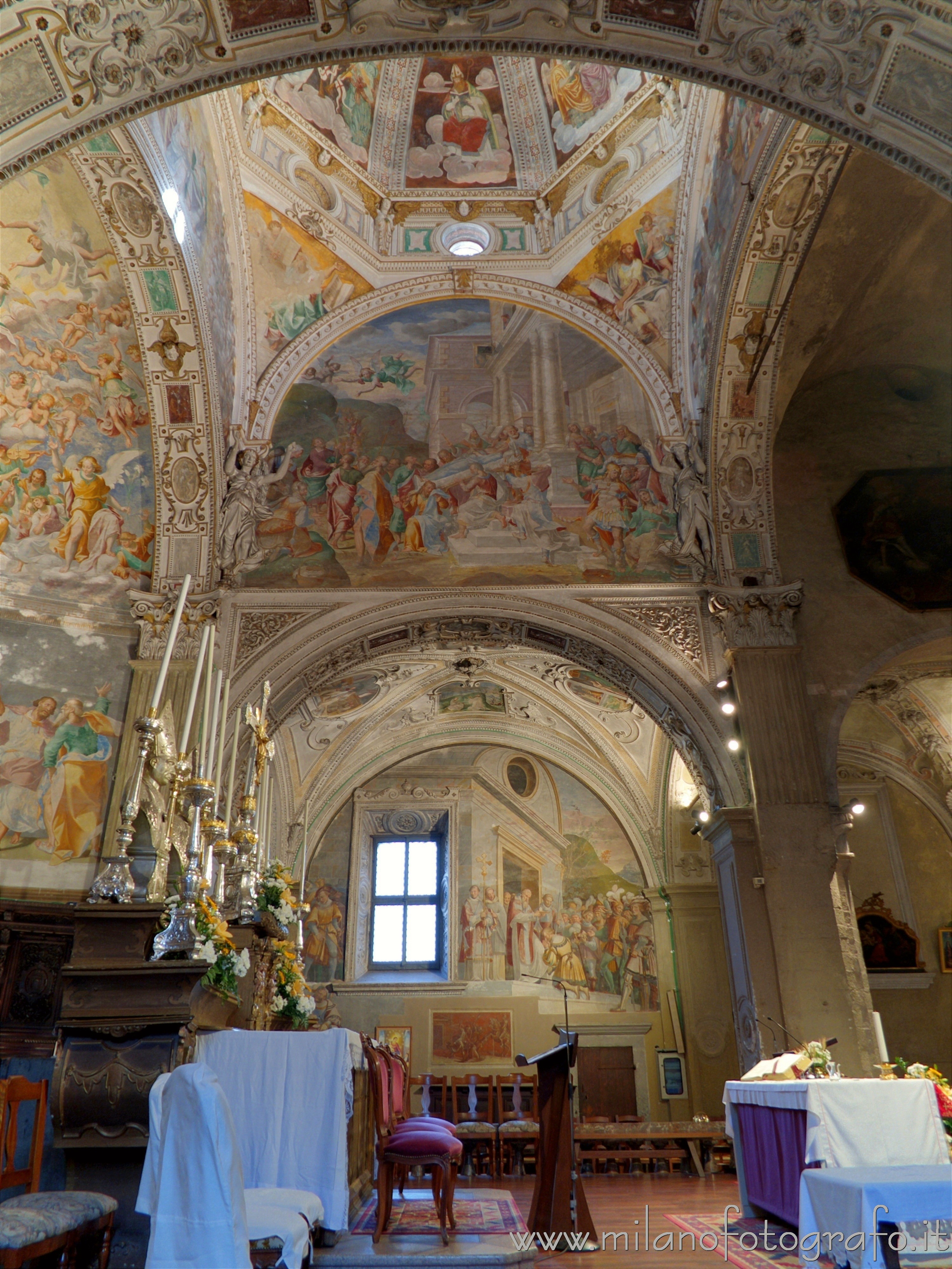 Pallanza frazione di Verbania (VCO, Italy): Right side of the presbytery of the Church of the Madonna di Campagna - Pallanza frazione di Verbania (VCO, Italy)