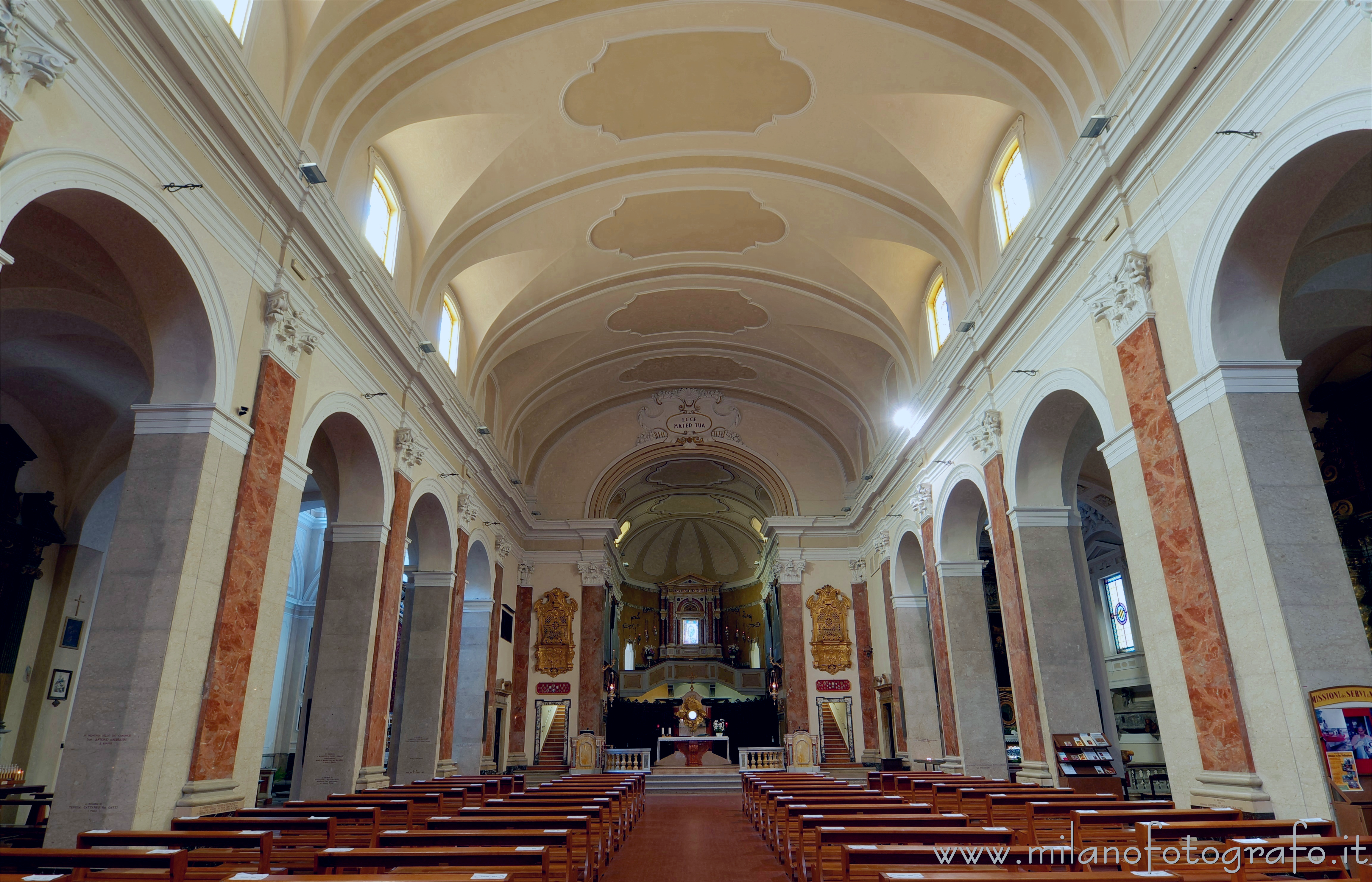 Pesaro (Pesaro e Urbino): Interno del Santuario della Madonna delle Grazie - Pesaro (Pesaro e Urbino)
