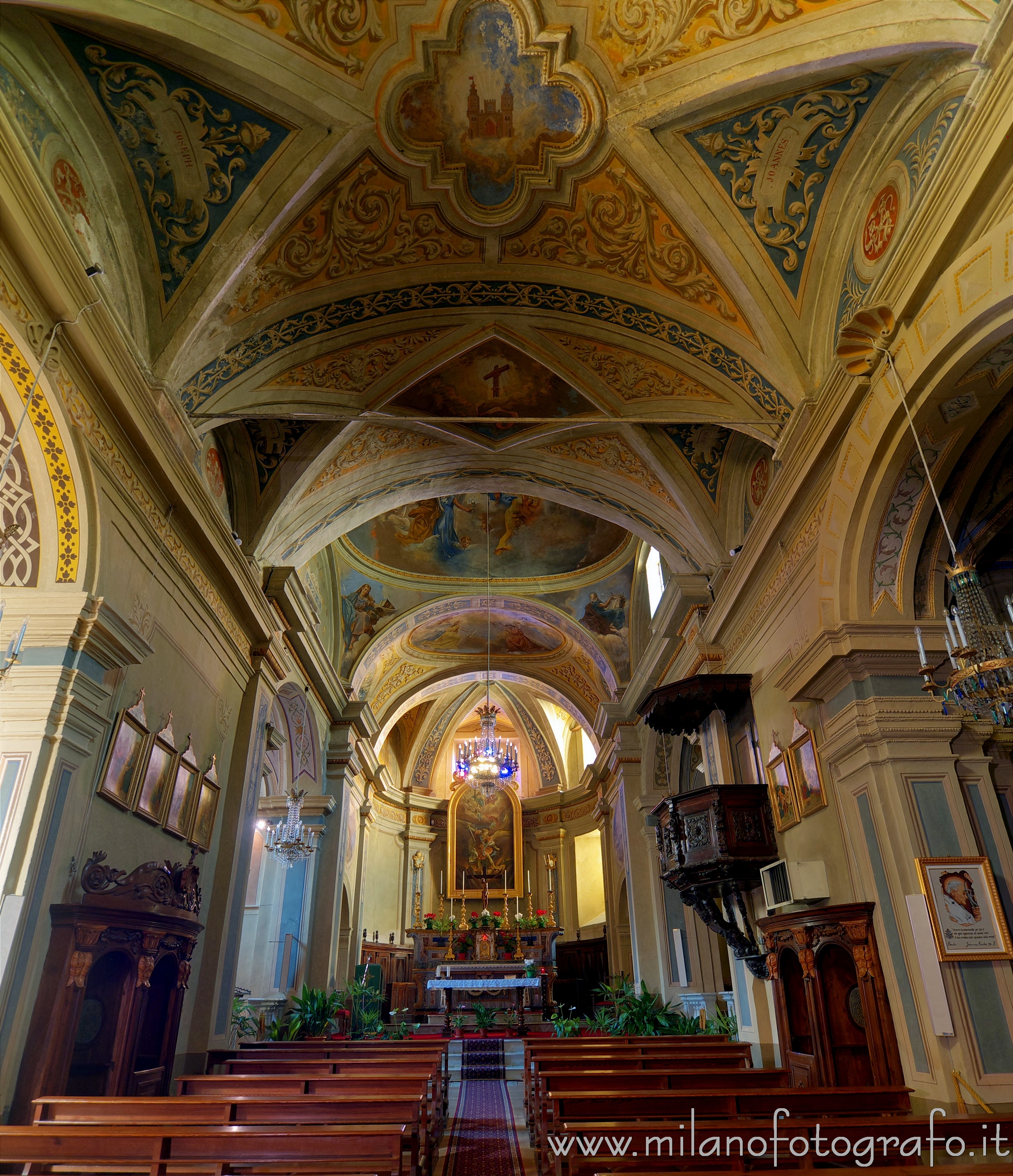 Piedicavallo (Biella, Italy): Interior of the parish church of St. Michael Archangel - Piedicavallo (Biella, Italy)