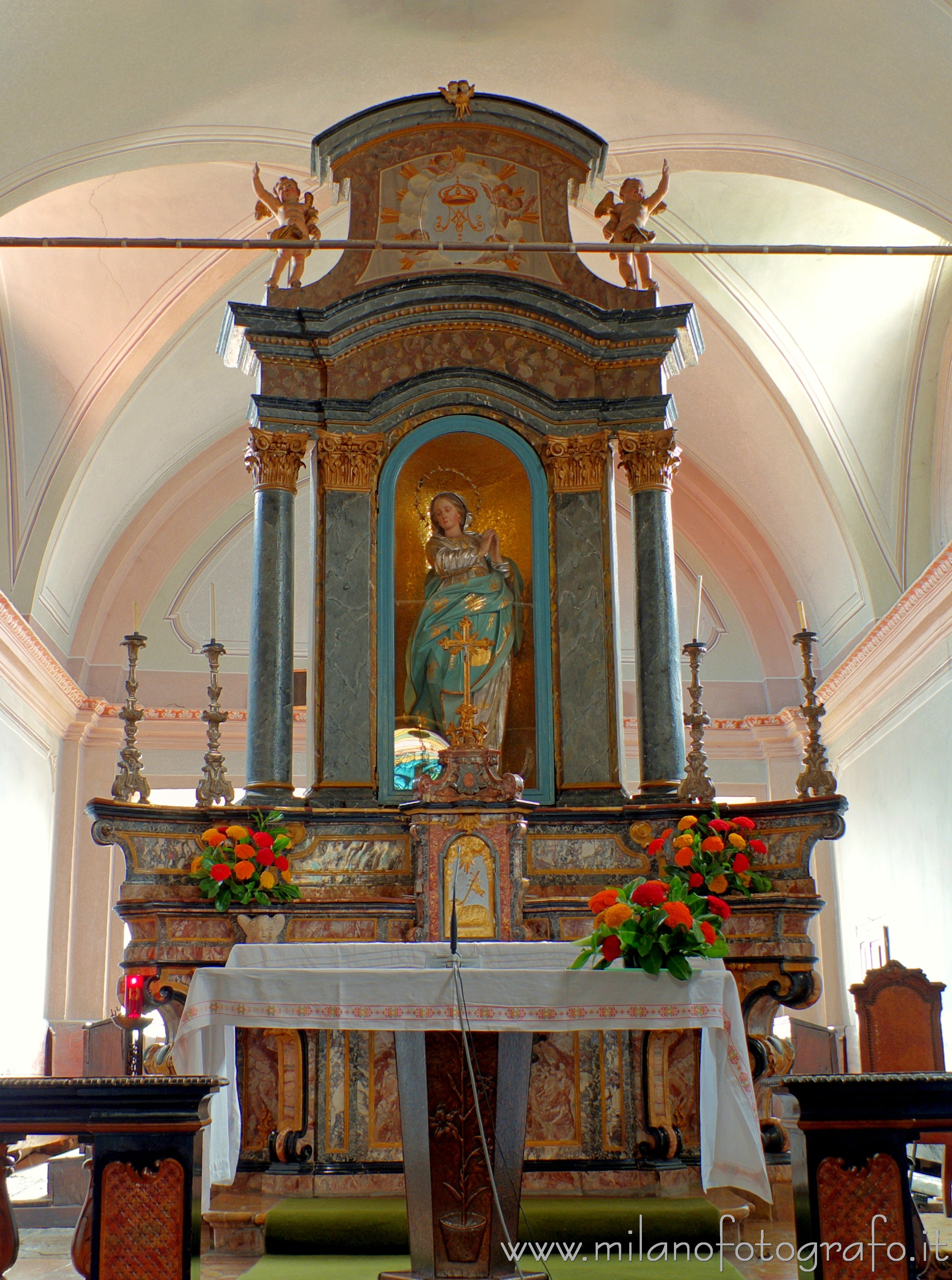 Piverone (Torino, Italy): Altar of the Chapel of the Brotherhood of the Disciplined - Piverone (Torino, Italy)