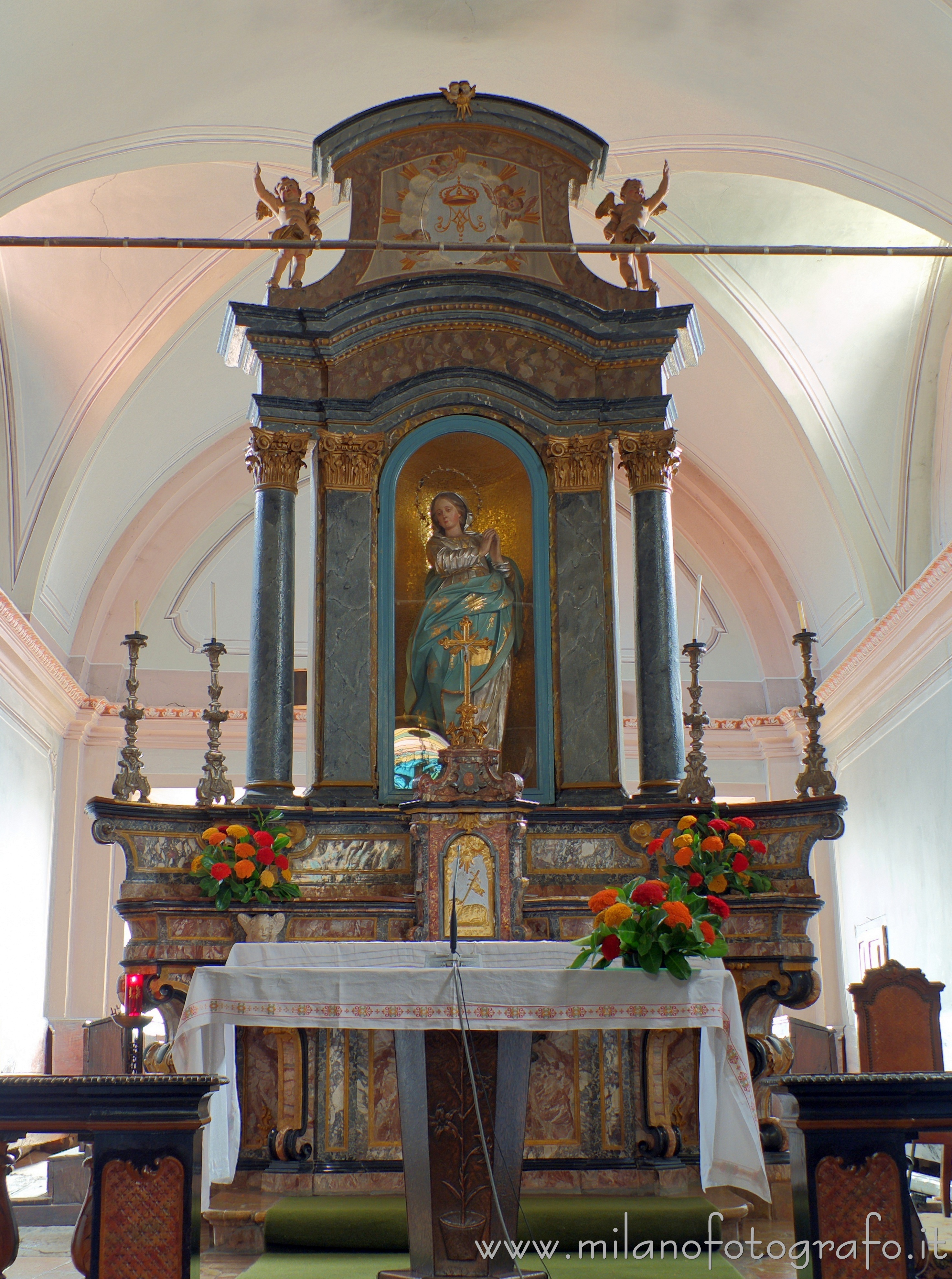 Piverone (Torino, Italy): Altar of the Chapel of the Brotherhood of the Disciplined - Piverone (Torino, Italy)