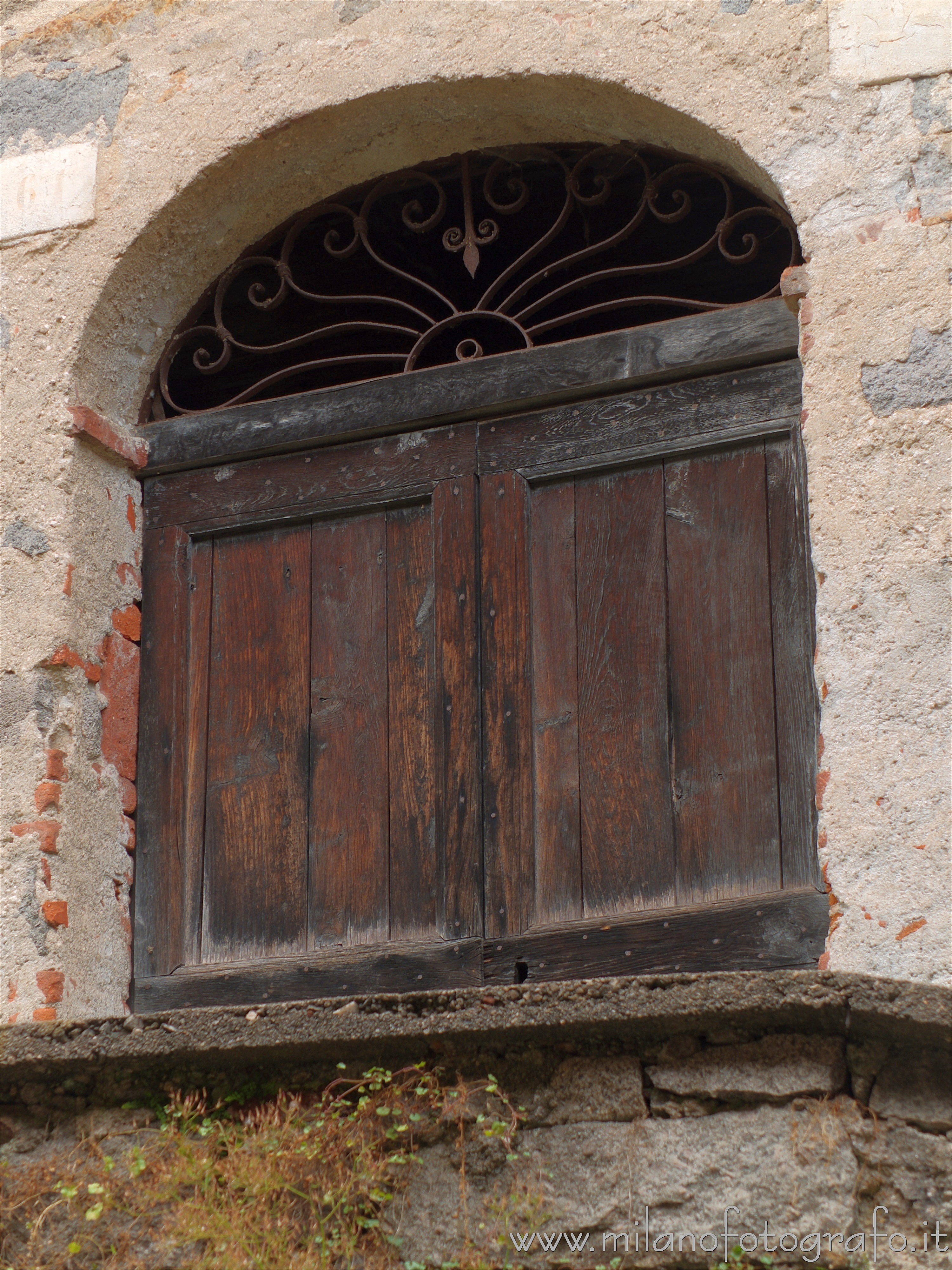 Quittengo fraction of Campiglia Cervo (Biella, Italy): Gate of an old house - Quittengo fraction of Campiglia Cervo (Biella, Italy)
