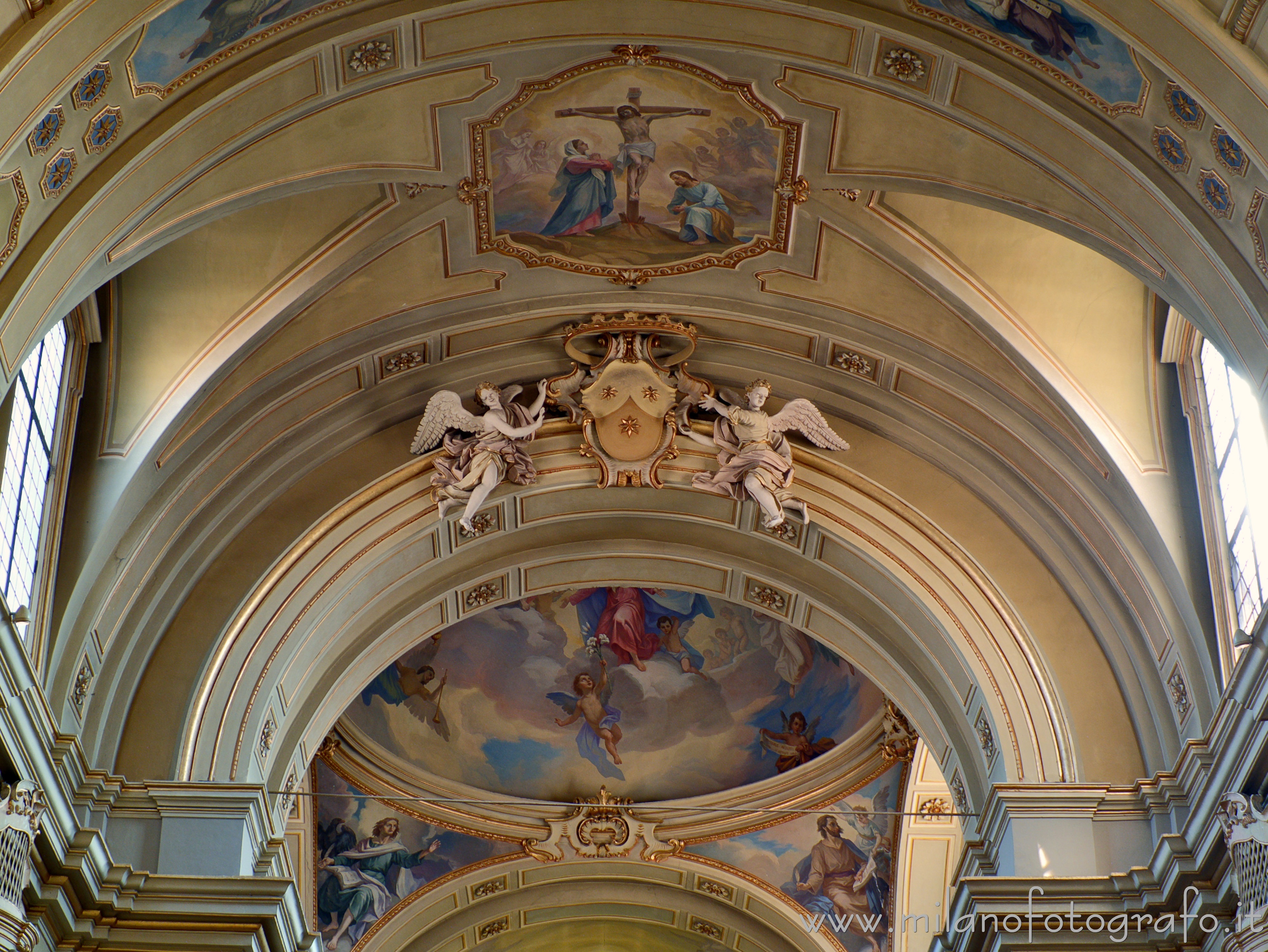 Rimini (Italy): Great arch of the Church of San Giovanni Battista - Rimini (Italy) Rimini (Italy): Great arch of the Church of San Giovanni Battista - Rimini (Italy)