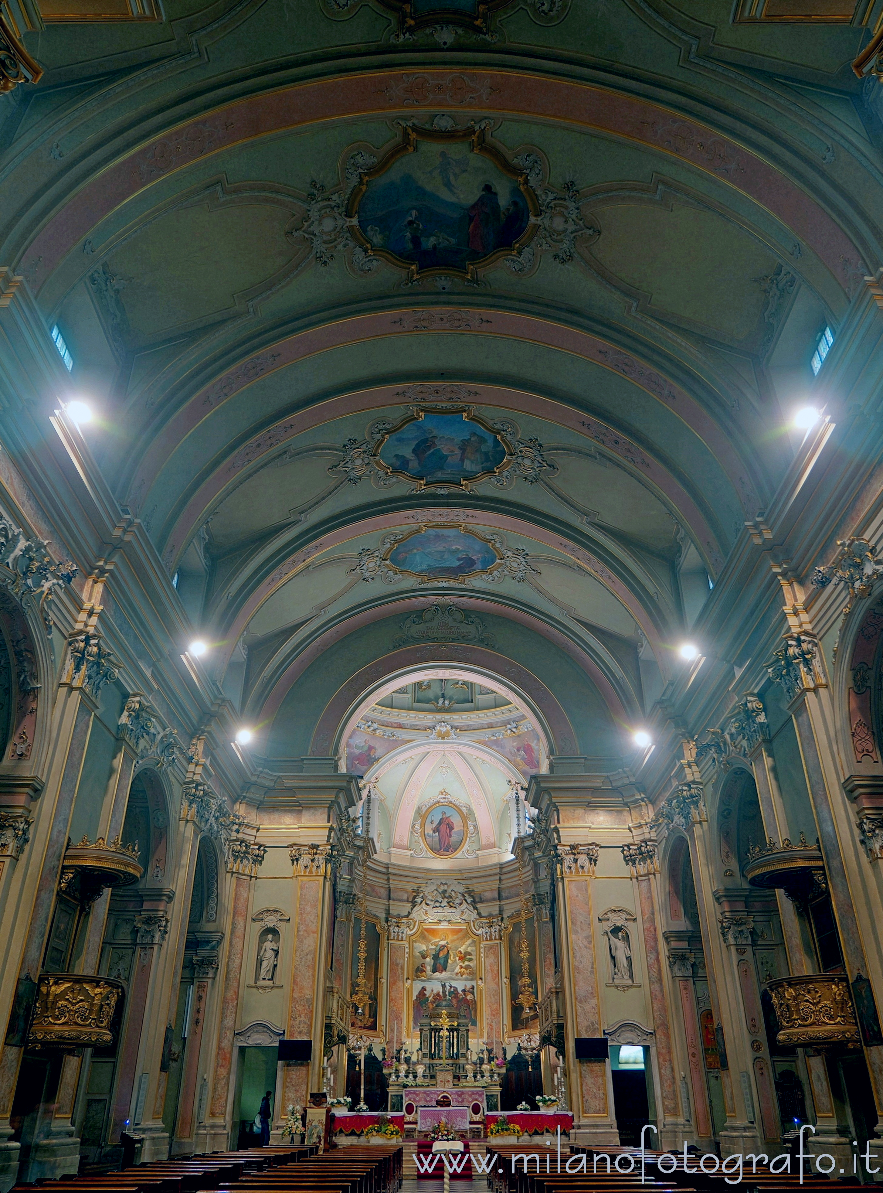 Romano di Lombardia (Bergamo): Interno in verticale della Chiesa di Santa Maria Assunta e San Giacomo Maggiore - Romano di Lombardia (Bergamo)