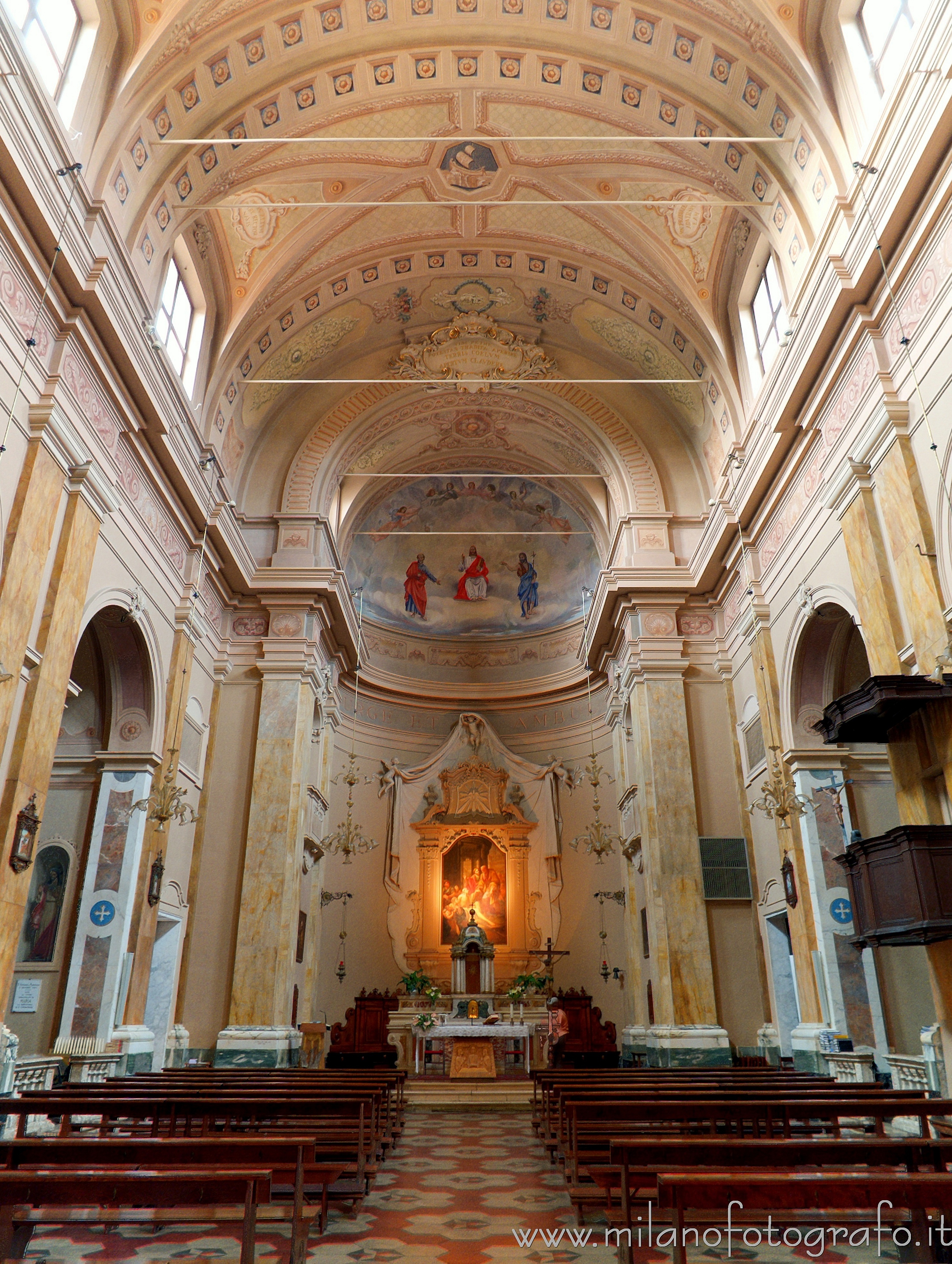 San Giovanni in Marignano (Rimini, Italy): Interior of the Church of San Pietro - San Giovanni in Marignano (Rimini, Italy)