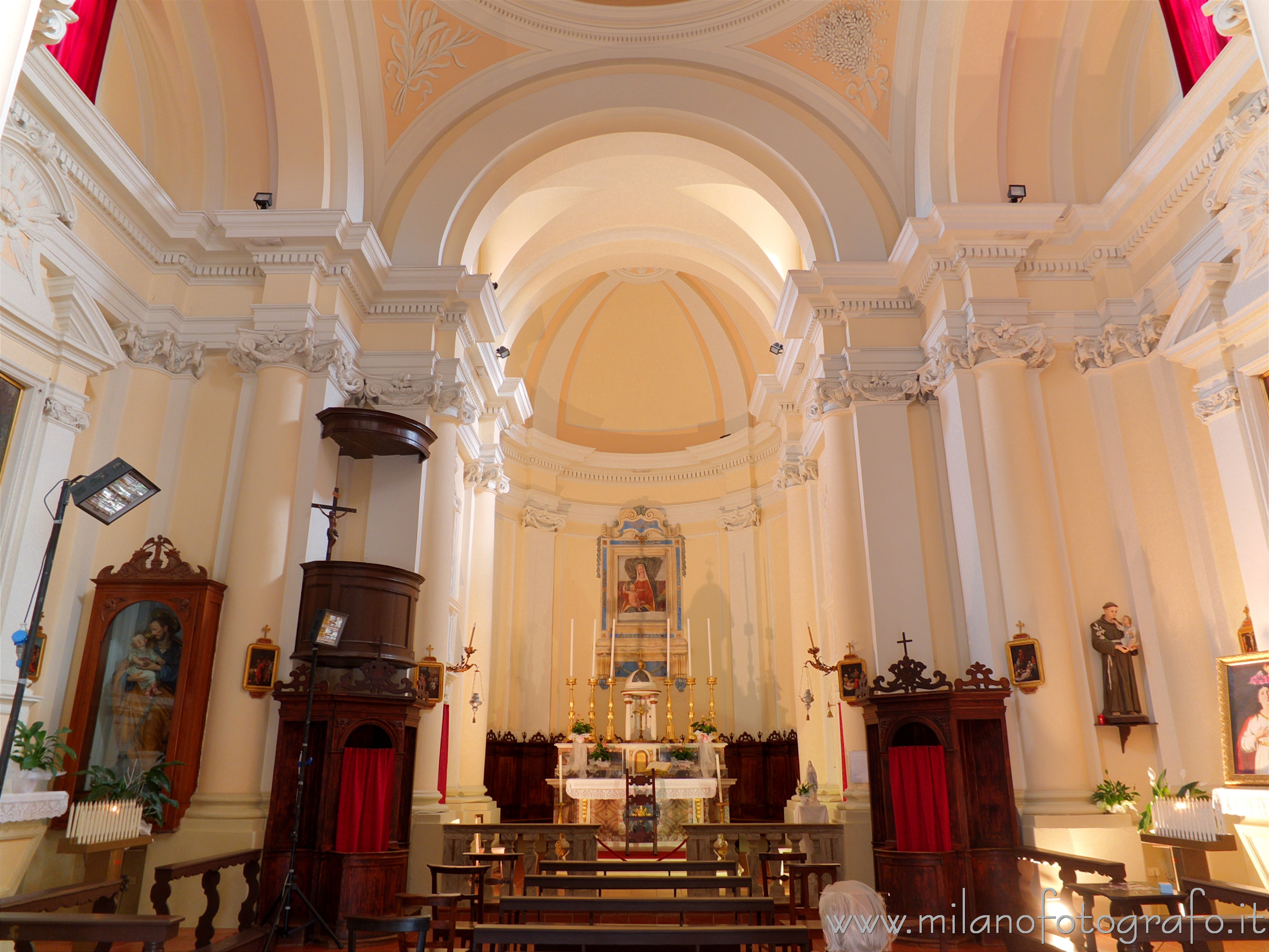San Giovanni in Marignano (Rimini, Italy): Interior of the Church of Santa Lucia - San Giovanni in Marignano (Rimini, Italy)