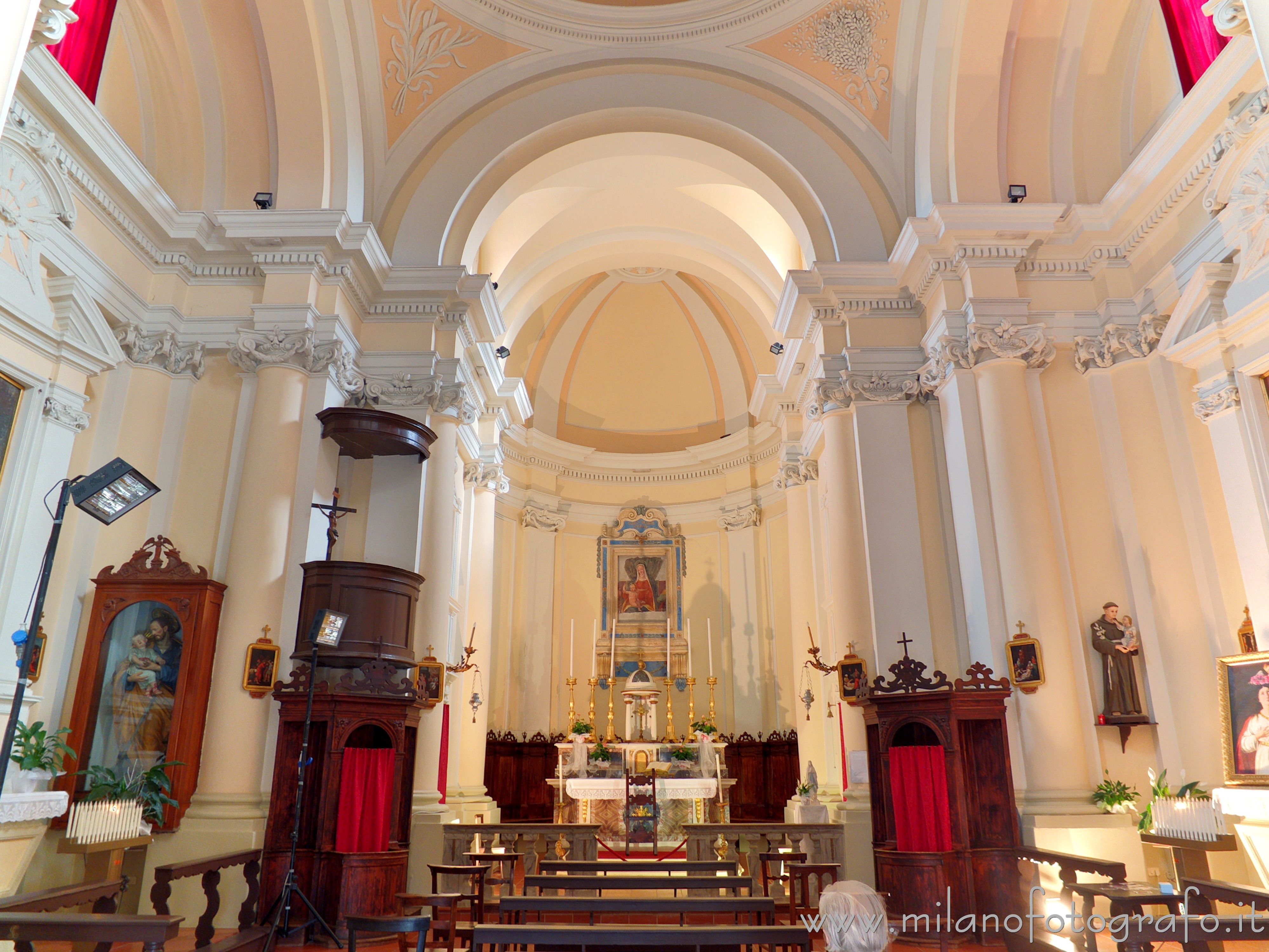 San Giovanni in Marignano (Rimini, Italy): Interior of the Church of Santa Lucia - San Giovanni in Marignano (Rimini, Italy)