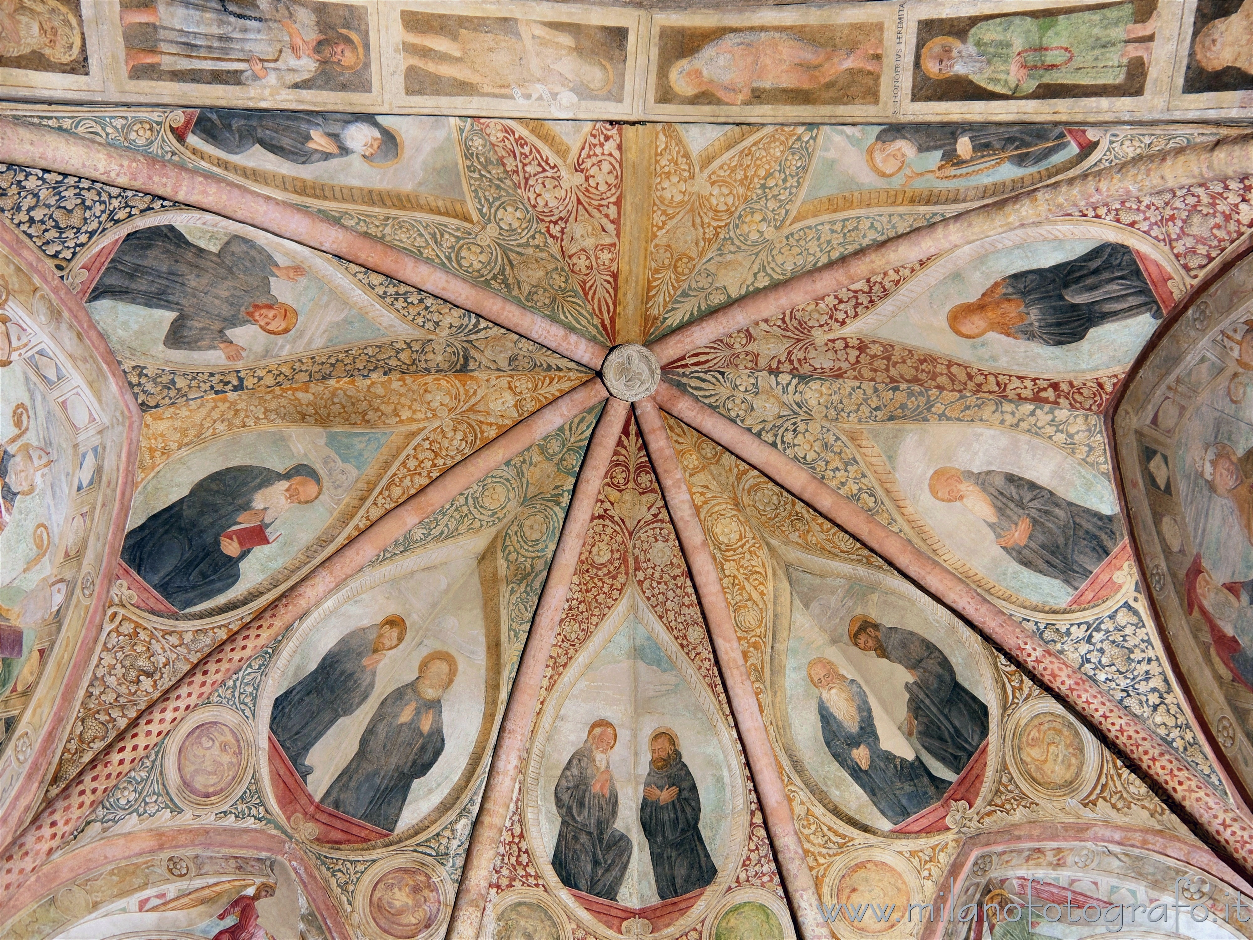 Milano: Affreschi sul soffitto della volta della Cappella Obiano della Chiesa di San Pietro in Gessate - Milano