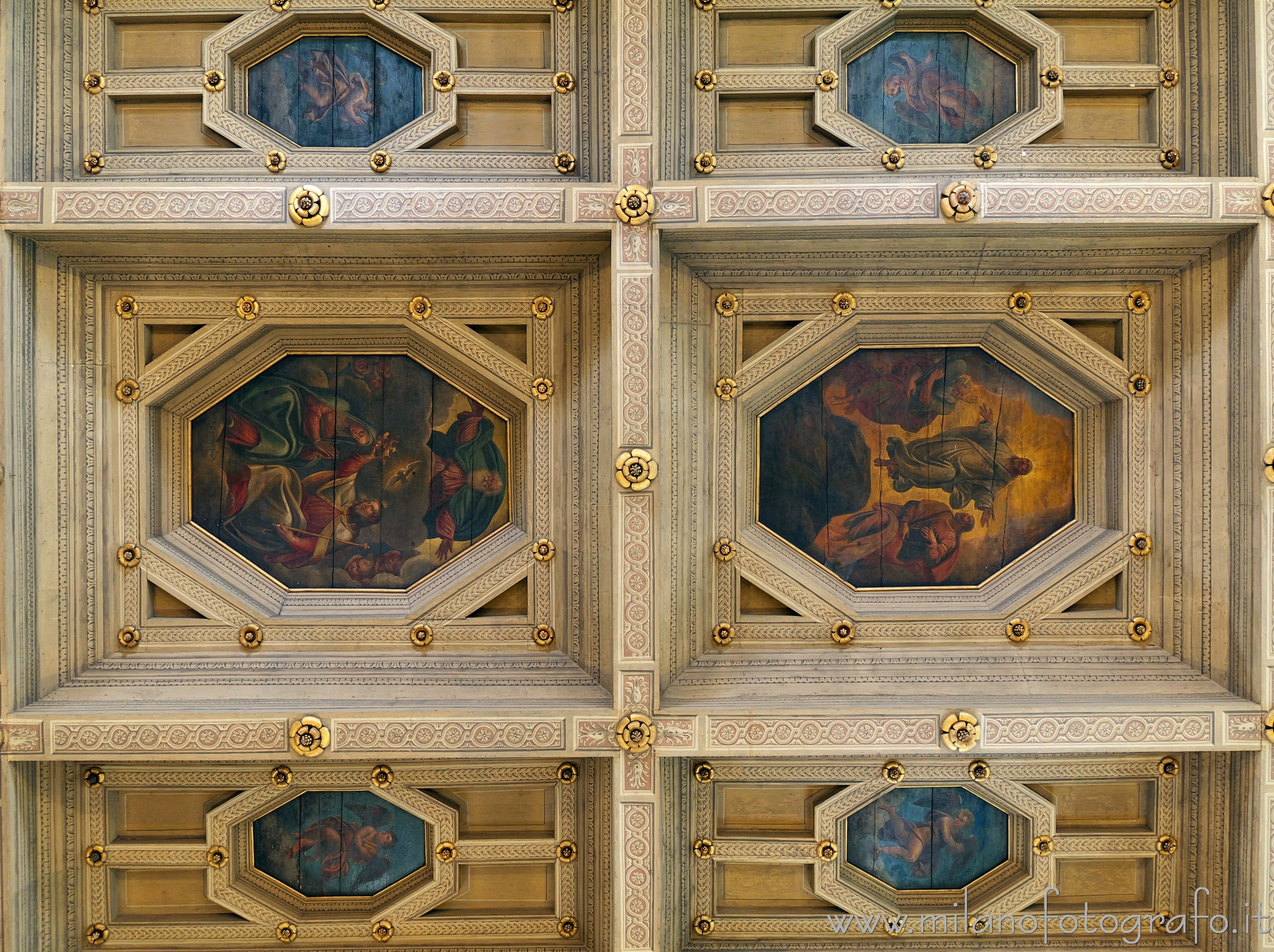 Milano: Dettaglio del soffitto della Chiesa di Santa Maria della Consolazione - Milano