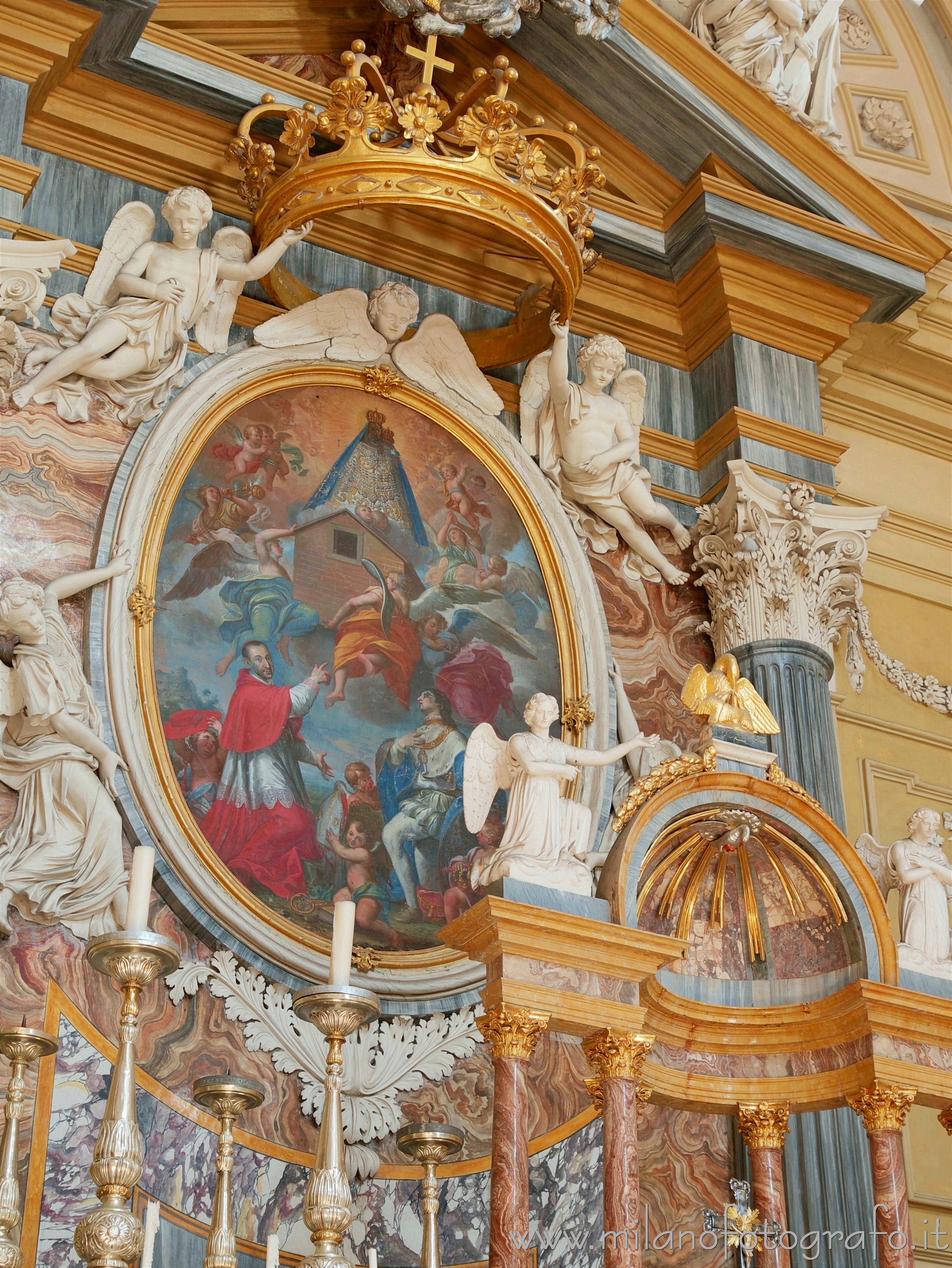 Graglia (Biella, Italy): Detail of the main altar of the church of the Sanctuary of the Virgin of Loreto - Graglia (Biella, Italy)