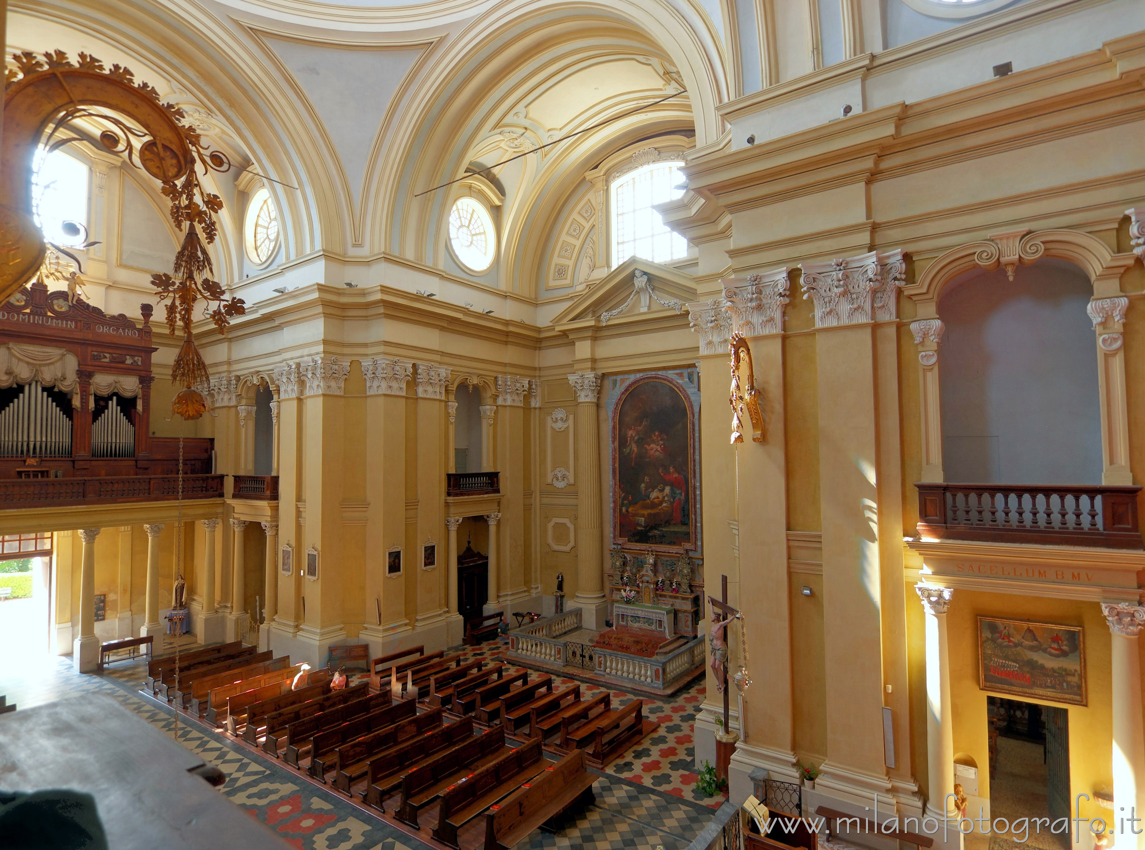 Graglia (Biella, Italy): Interior of the church of the sanctuary seen from an internal balcony - Graglia (Biella, Italy)