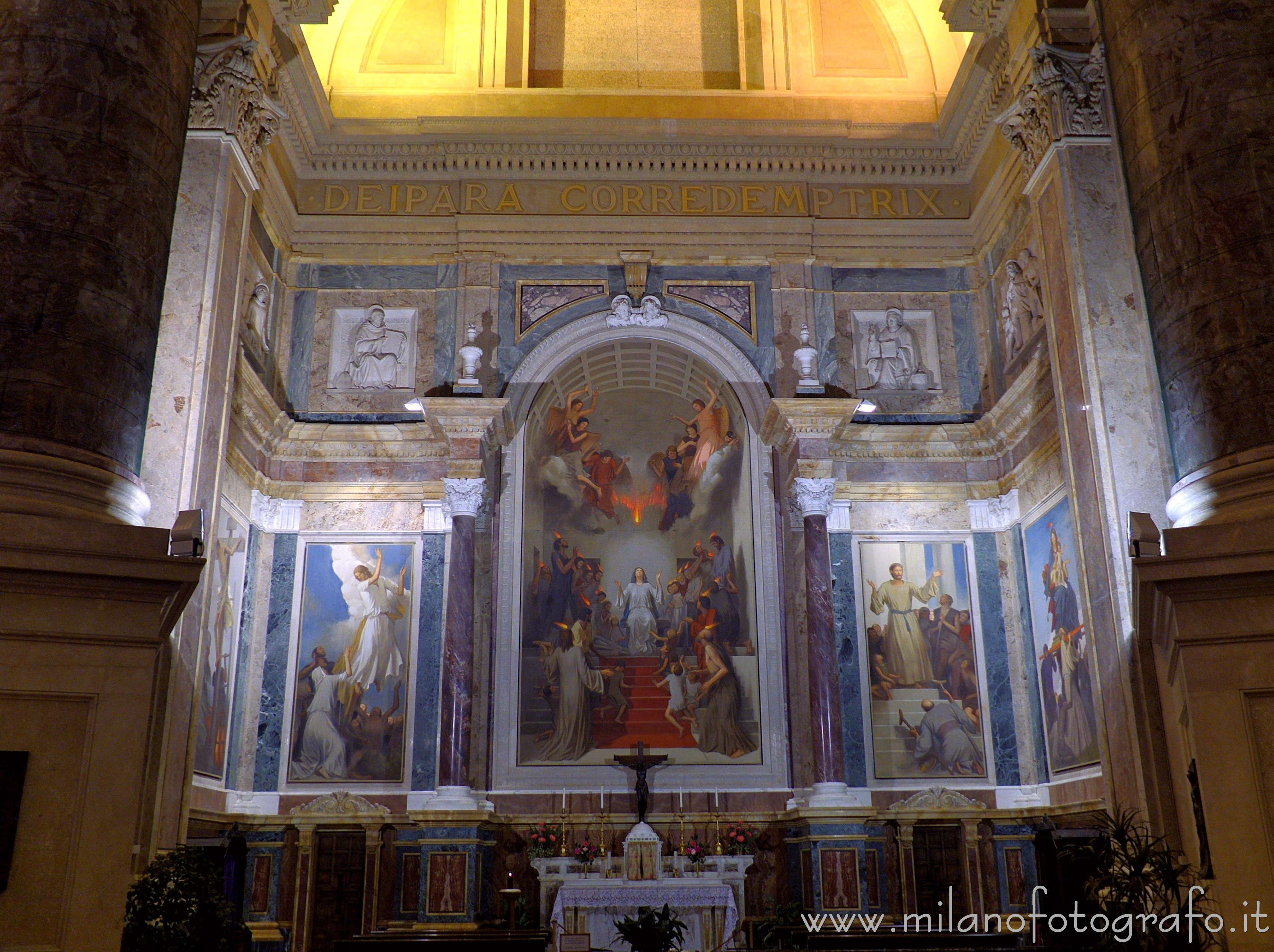 Biella (Italy): Lateral altar in the Upper Basilica of the Sanctuary of Oropa - Biella (Italy)