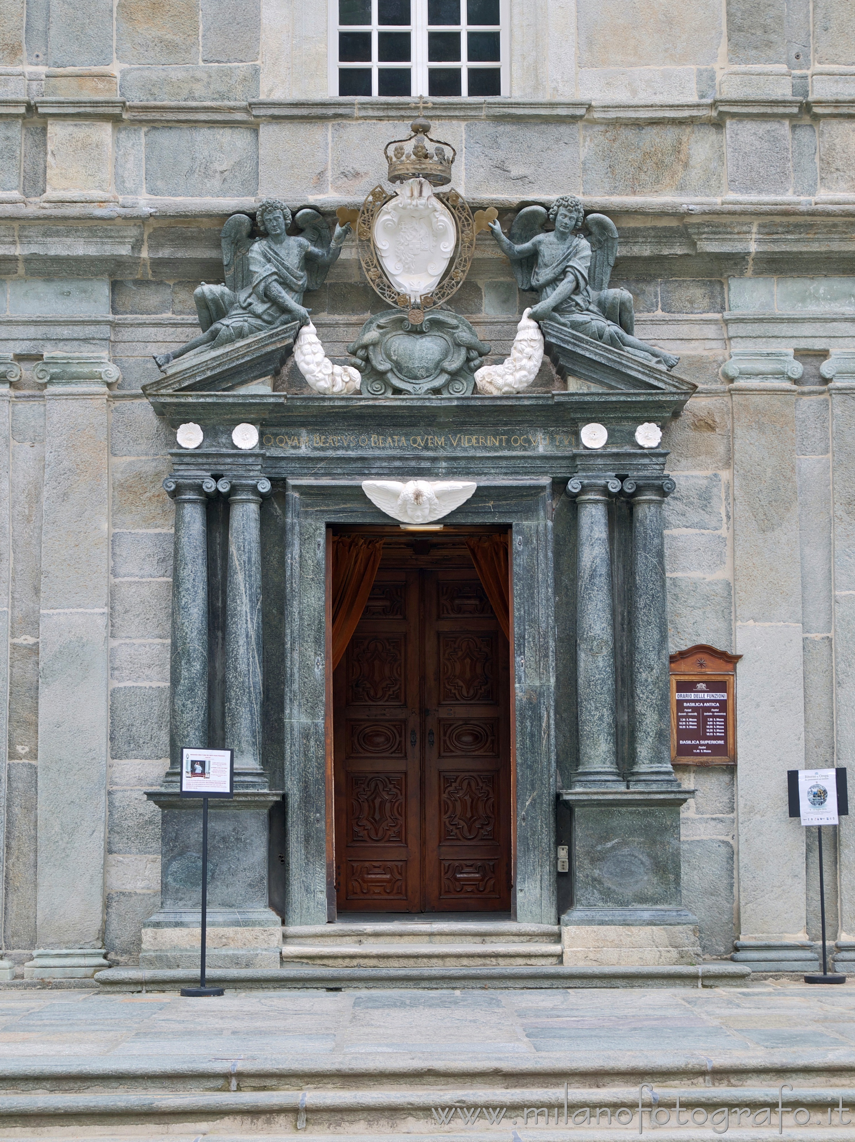 Biella: Portone di ingresso della Basilica Antica del Santuario di Oropa - Biella