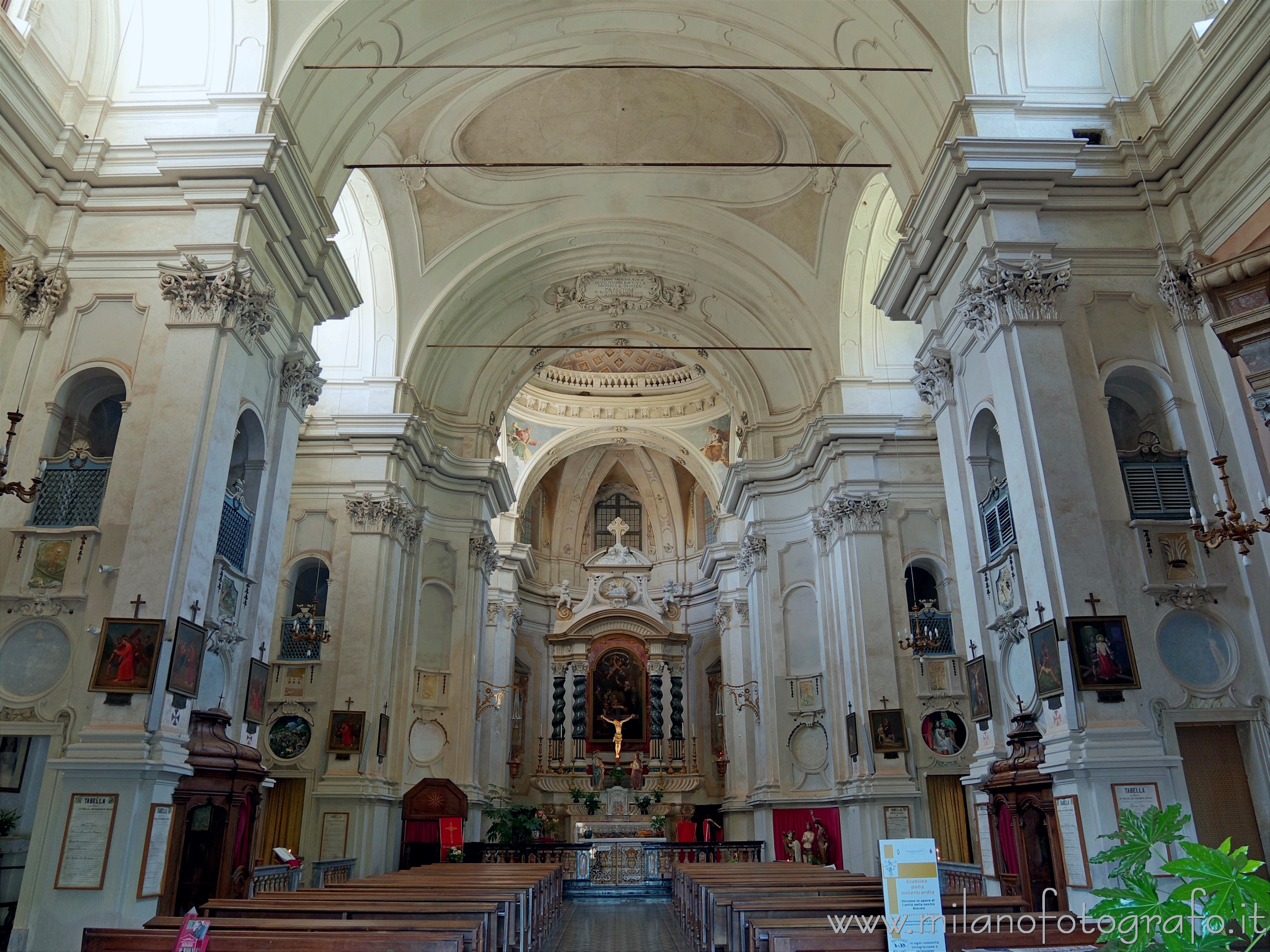 Campiglia Cervo (Biella, Italy): Interior of the church of the Sanctuary of San Giovanni in Andorno - Campiglia Cervo (Biella, Italy)