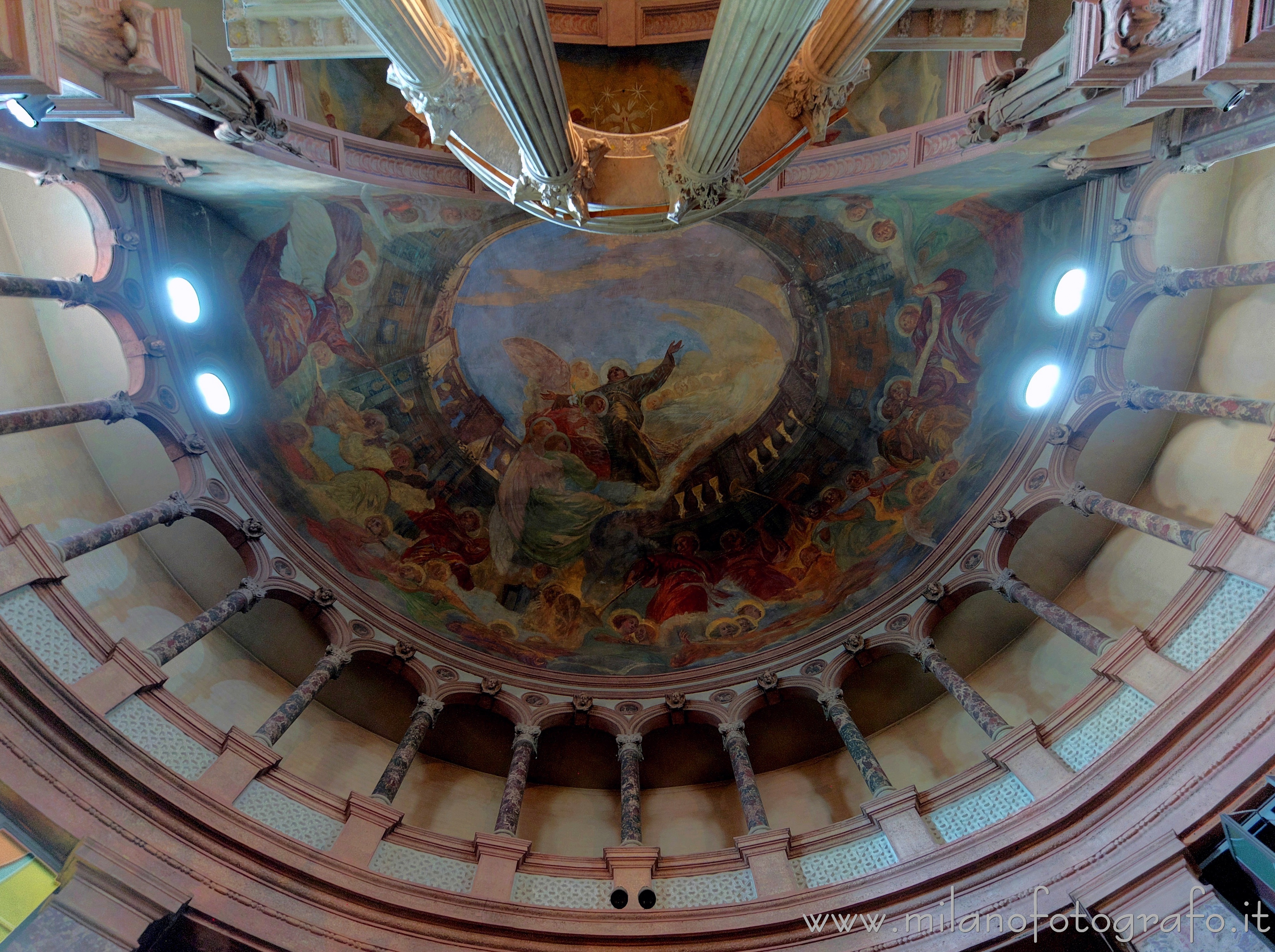 Milan (Italy): Vault of the apse of the Sanctuary of Sant'Antonio da Padova - Milan (Italy)