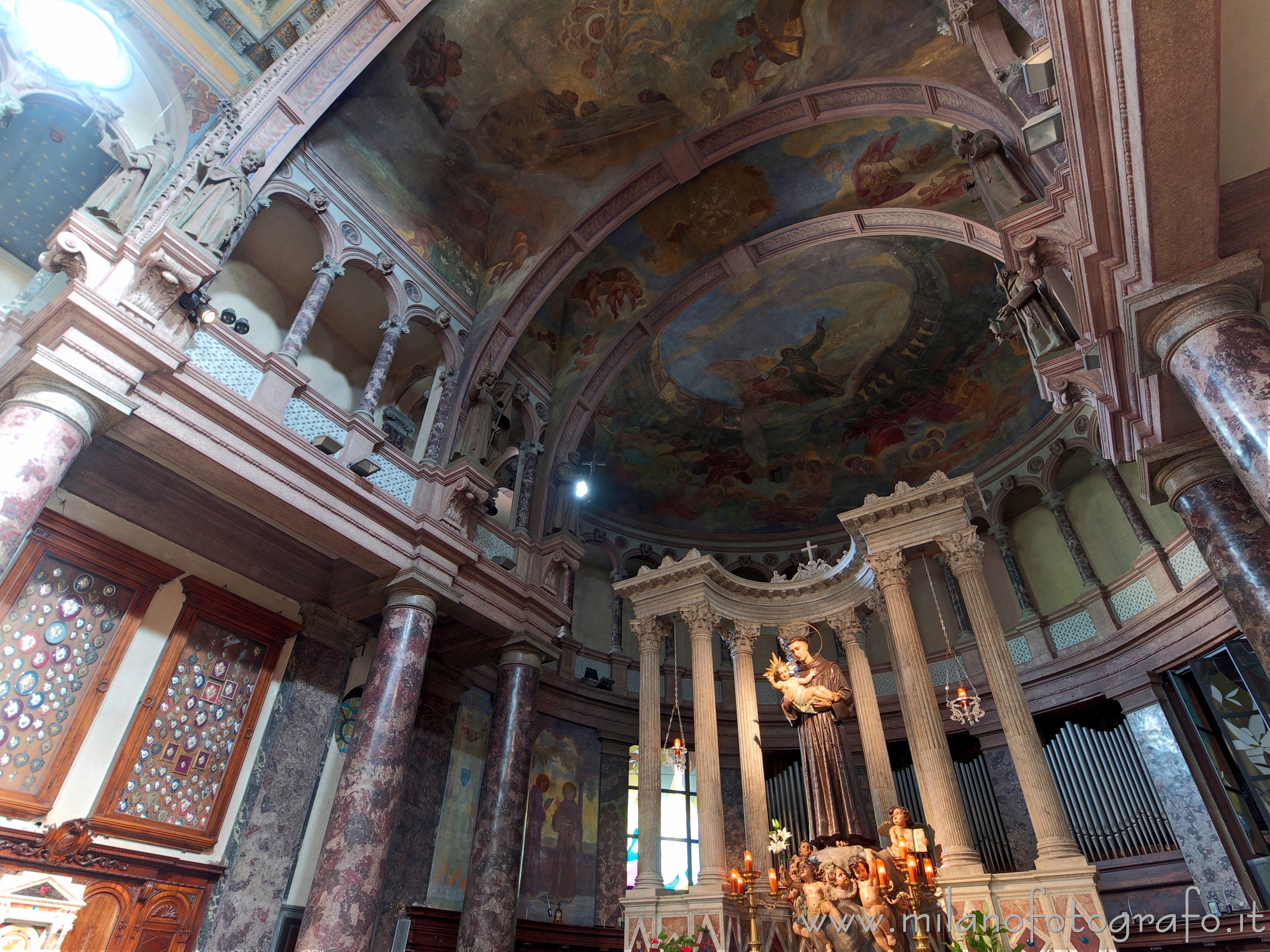 Milan (Italy): Presbytery of the Sanctuary of Sant'Antonio da Padova - Milan (Italy)