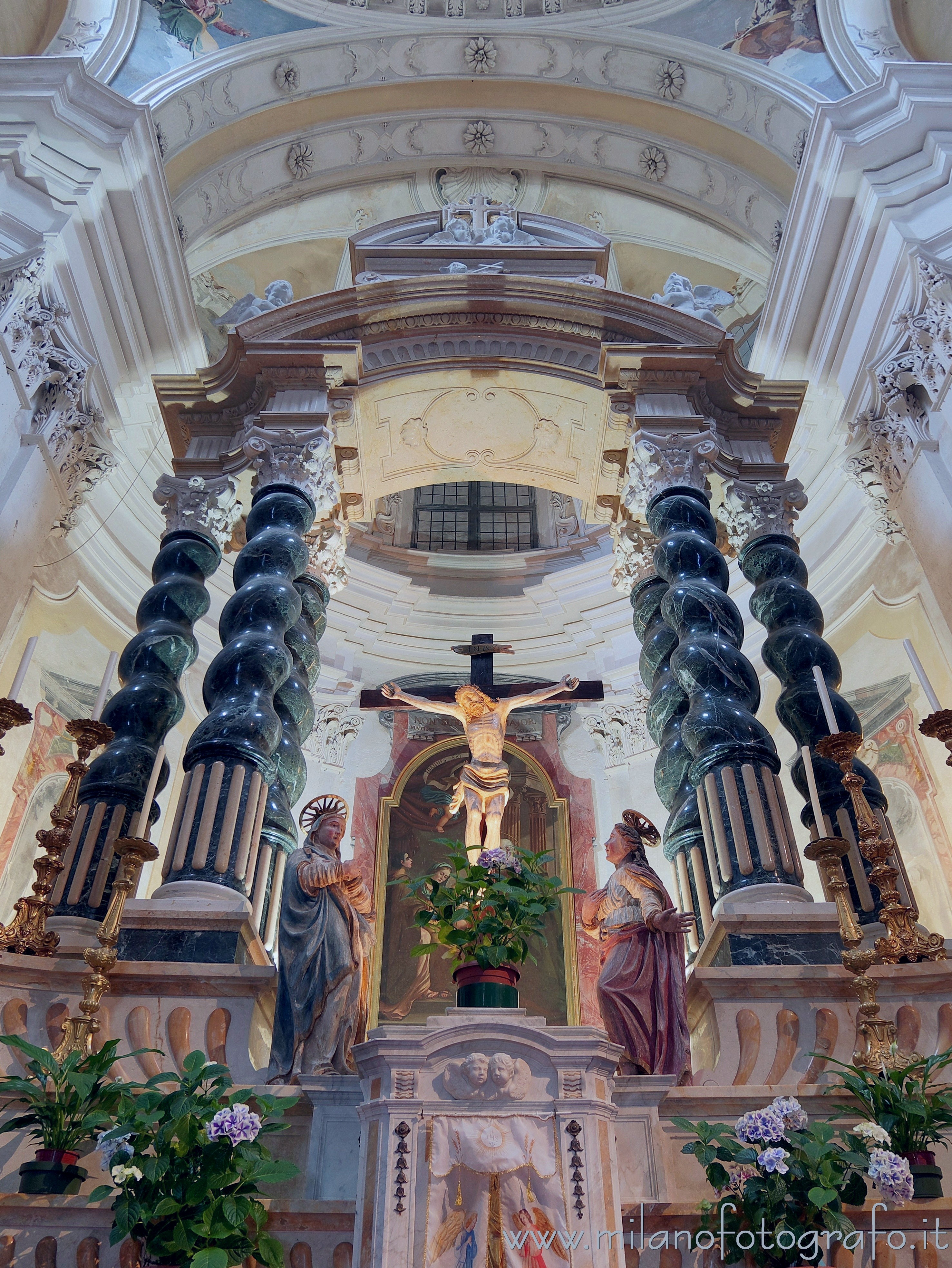 Campiglia Cervo (Biella): Altare della chiesa del Santuario di San Giovanni di Andorno - Campiglia Cervo (Biella)