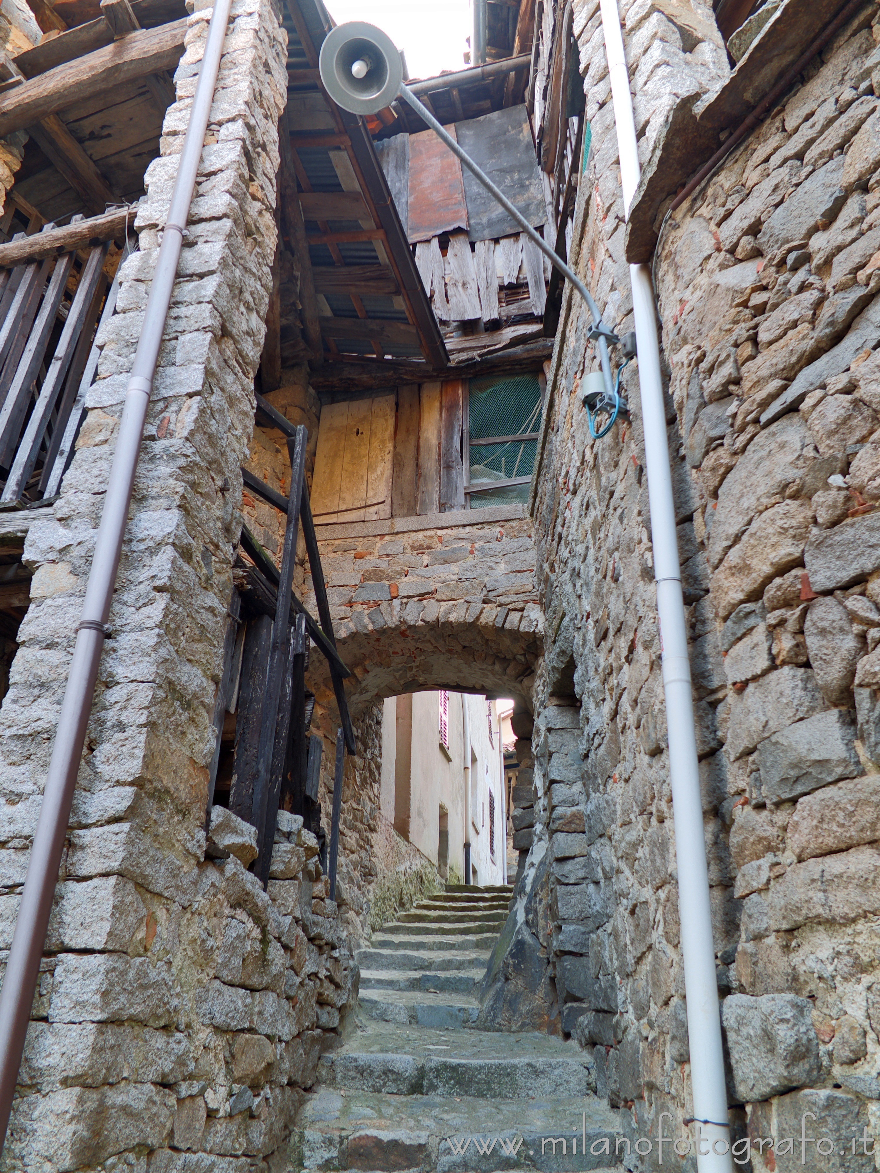 Campiglia Cervo (Biella, Italy): Archway between the old houses of the fraction Sassaia - Campiglia Cervo (Biella, Italy) Campiglia Cervo (Biella, Italy): Archway between the old houses of the fraction Sassaia - Campiglia Cervo (Biella, Italy)