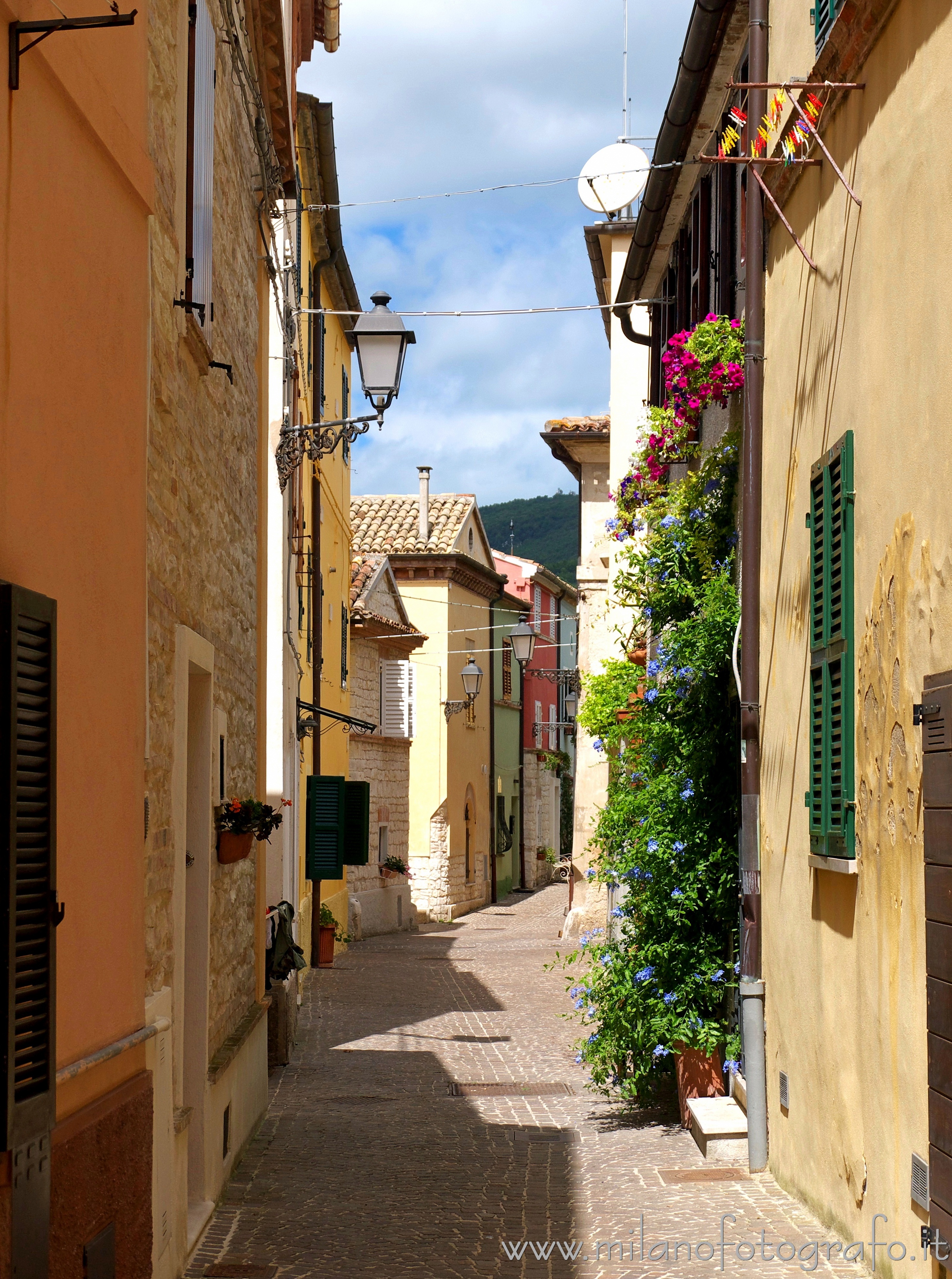 Sirolo (Ancona, Italy): Narrow street - Sirolo (Ancona, Italy)