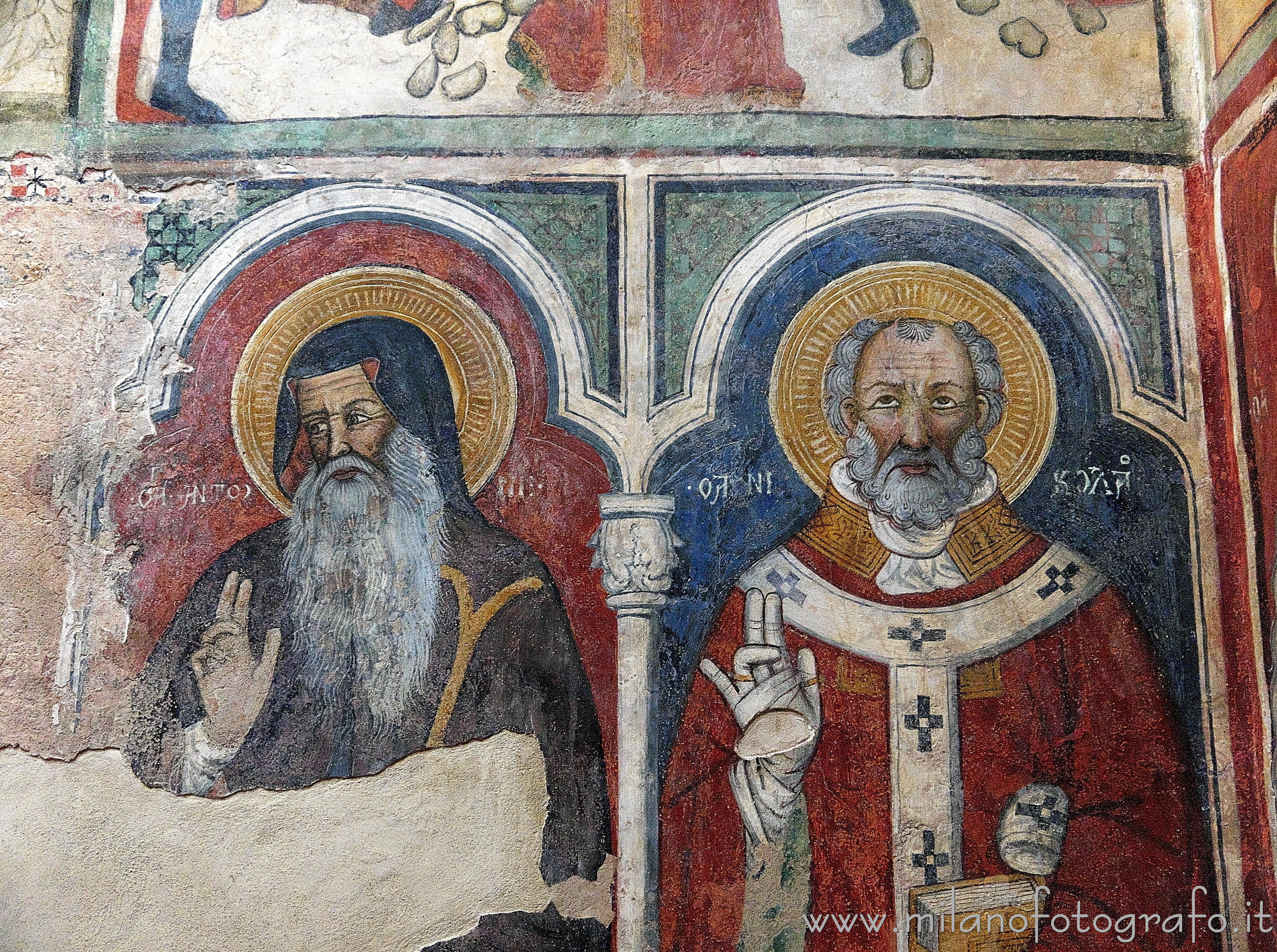 Soleto (Lecce, Italy): Byzantine and catholic priests side by side in the Church of Santo Stefano - Soleto (Lecce, Italy)