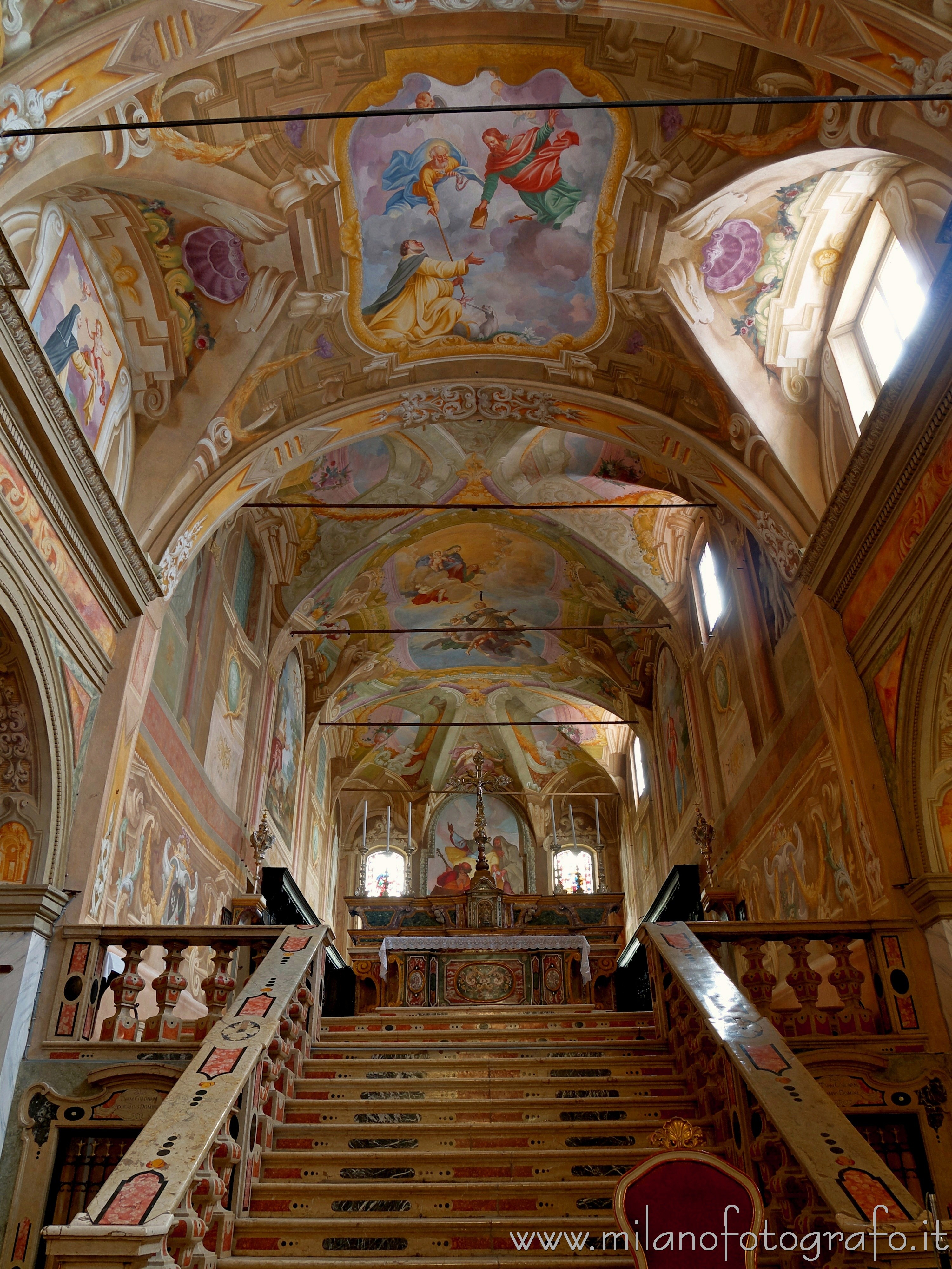 Soncino (Cremona, Italy): Staircase of the presbytery of the Church of San Giacomo - Soncino (Cremona, Italy)