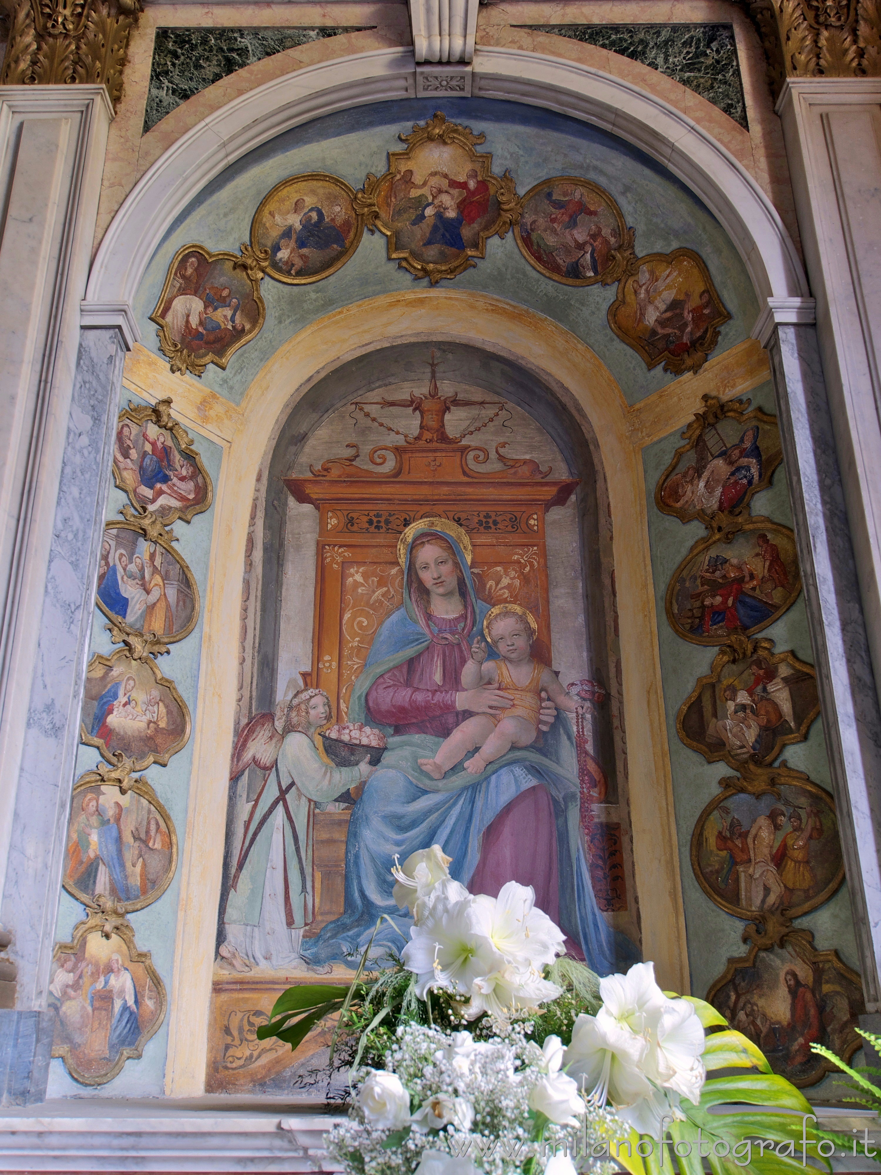 Trezzano sul Naviglio (Milano): Madonna con bambino di Bernardino Luini nella Chiesa di Sant'Ambrogio - Trezzano sul Naviglio (Milano)