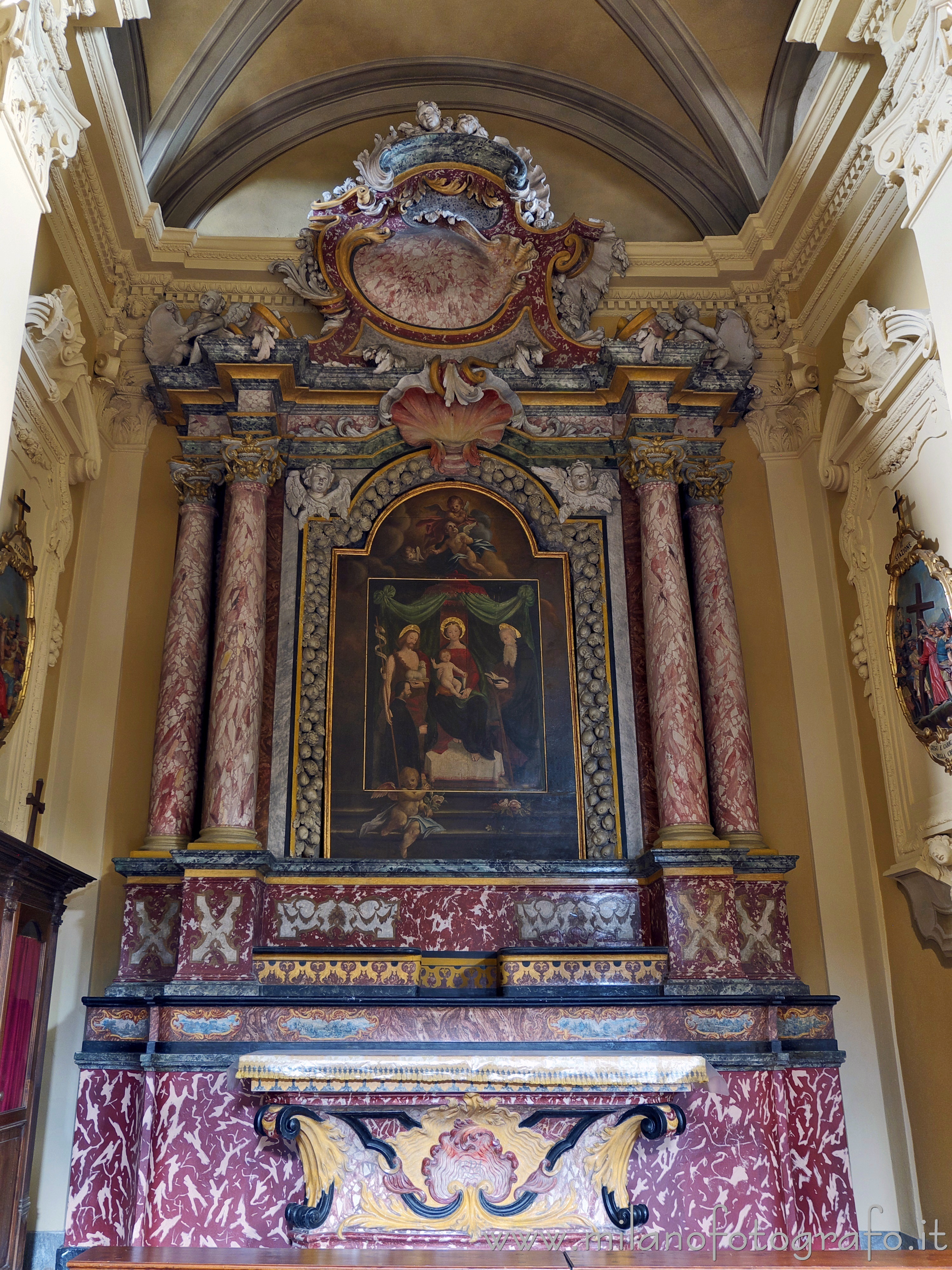 Trivero (Biella, Italy): Altar of Our Lady of Grace in the matrix church - Trivero (Biella, Italy) Trivero (Biella, Italy): Altar of Our Lady of Grace in the matrix church - Trivero (Biella, Italy)