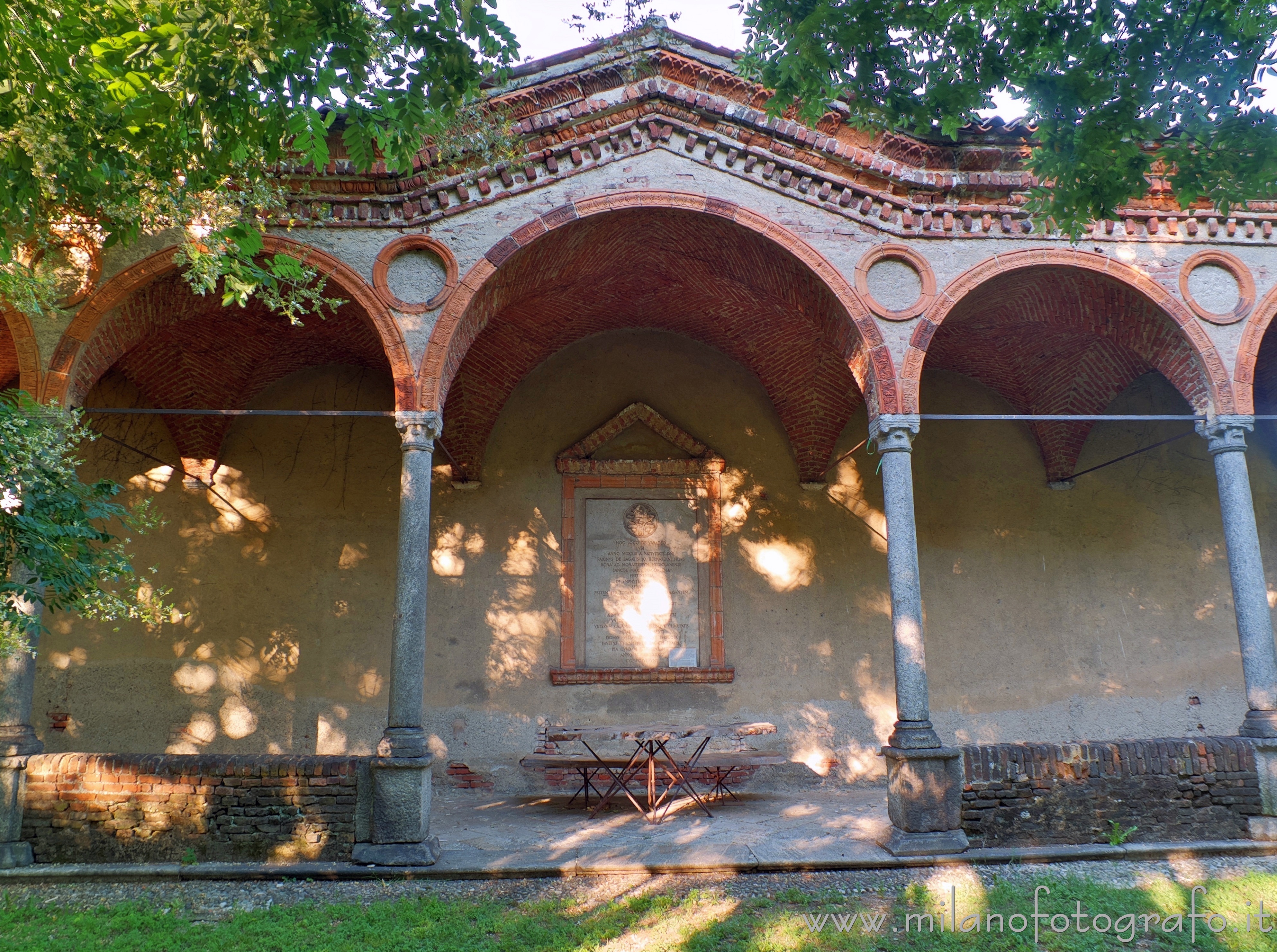 Varedo (Monza e Brianza, Italy): San Gregorio Gate of the Lazzaretto in the park of Villa Bagatti Valsecchi - Varedo (Monza e Brianza, Italy)