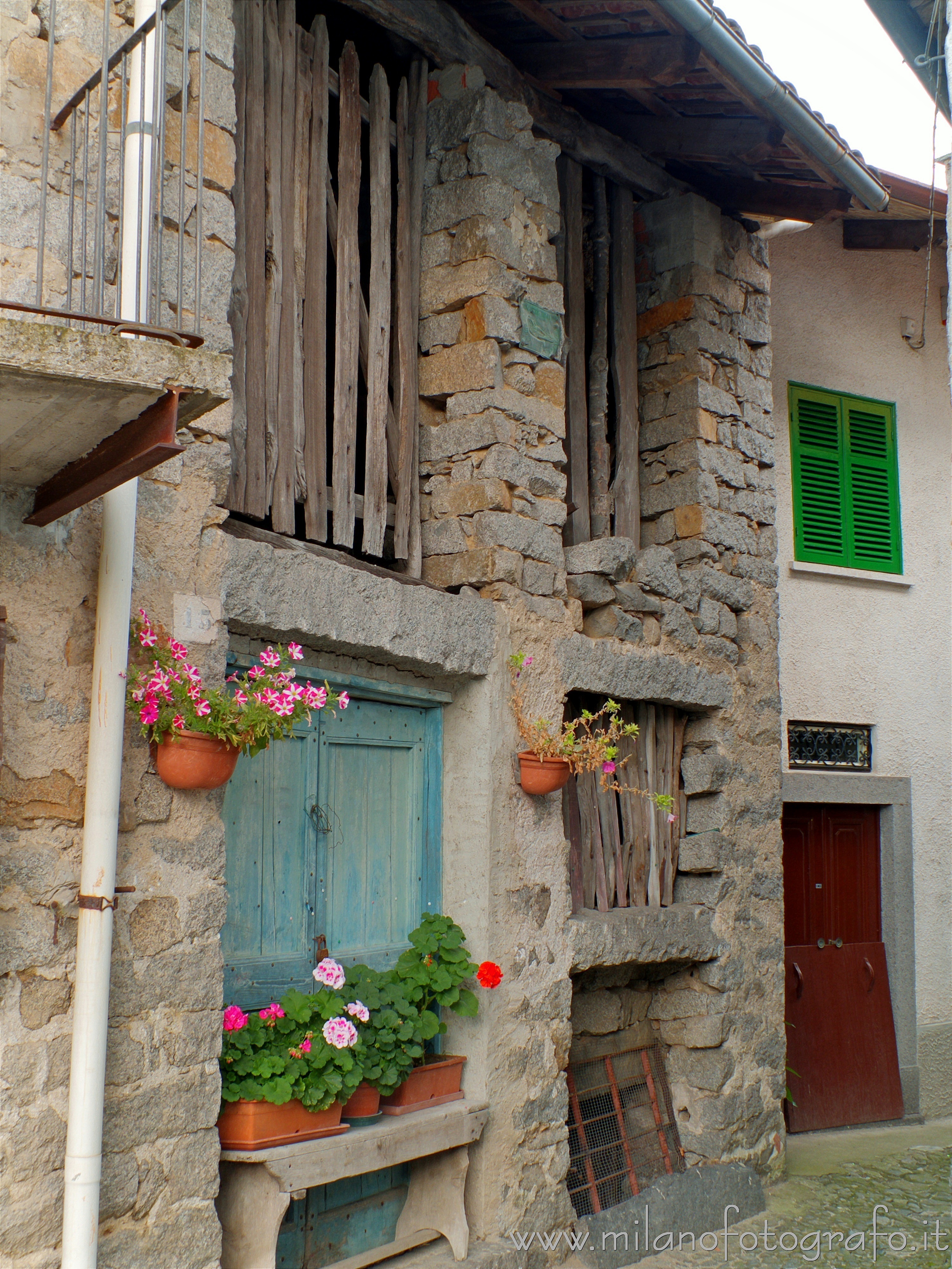 Driagno fraction of Campiglia Cervo (Biella, Italy): Old house with geraniums - Driagno fraction of Campiglia Cervo (Biella, Italy)