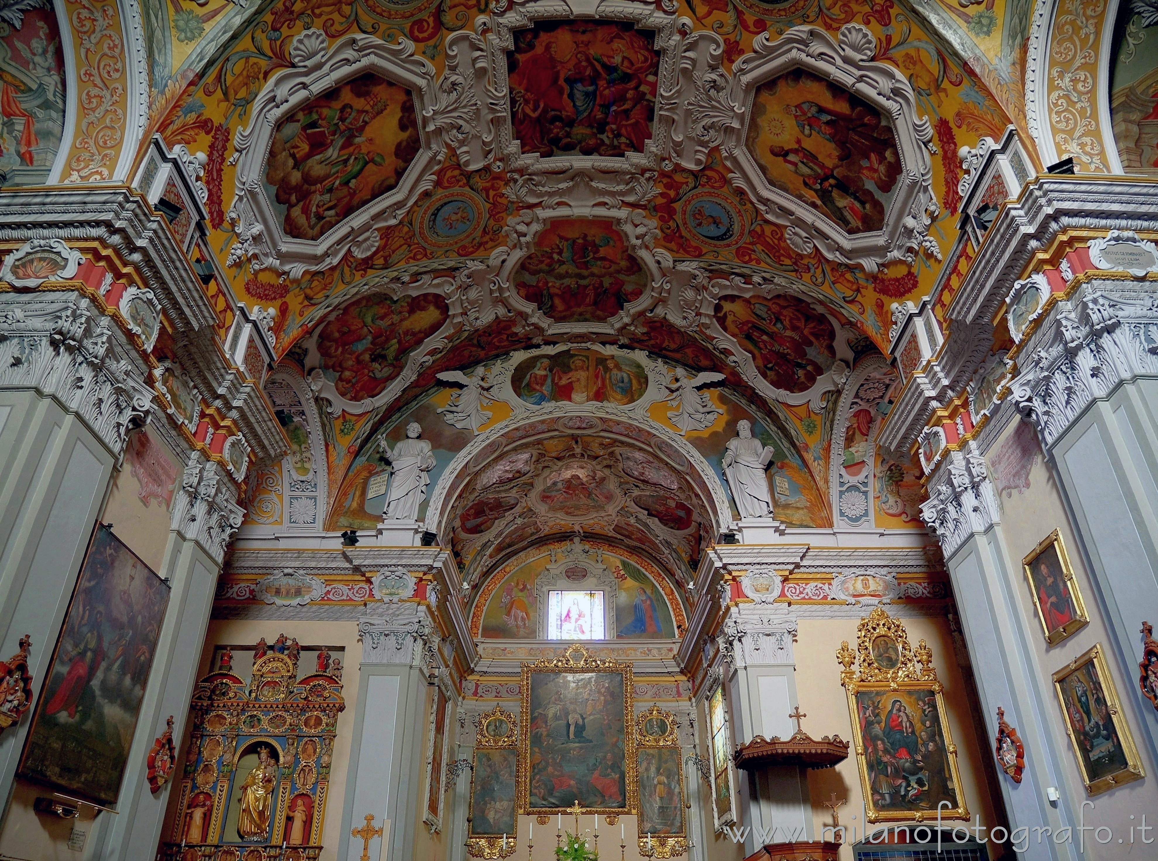 Veglio (Biella, Italy): Interior of the Parish Church of St. John the Baptist - Veglio (Biella, Italy)