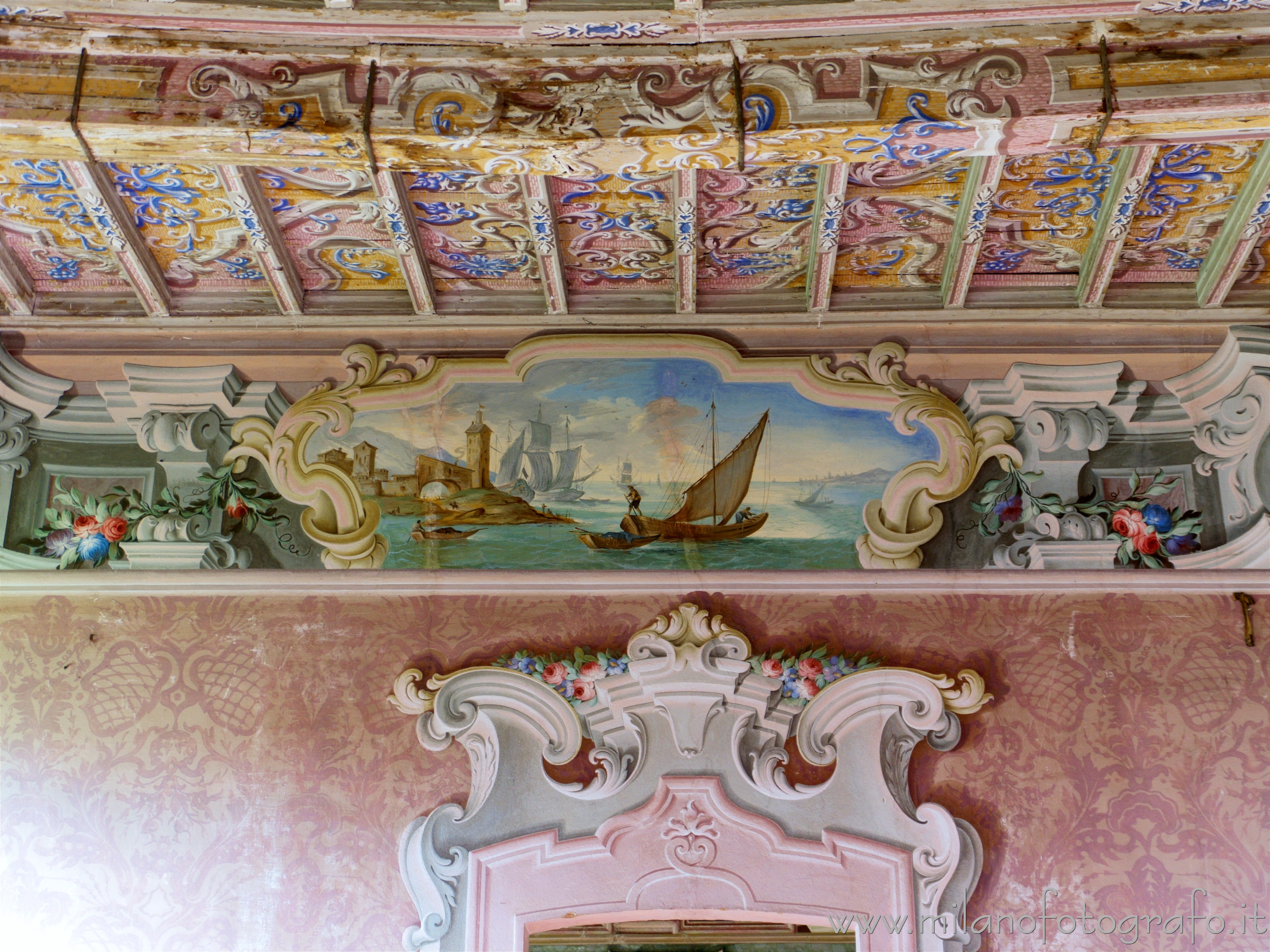 Bollate (Milano): Parete e soffitto decorati di una delle sale di Villa Arconati - Bollate (Milano)