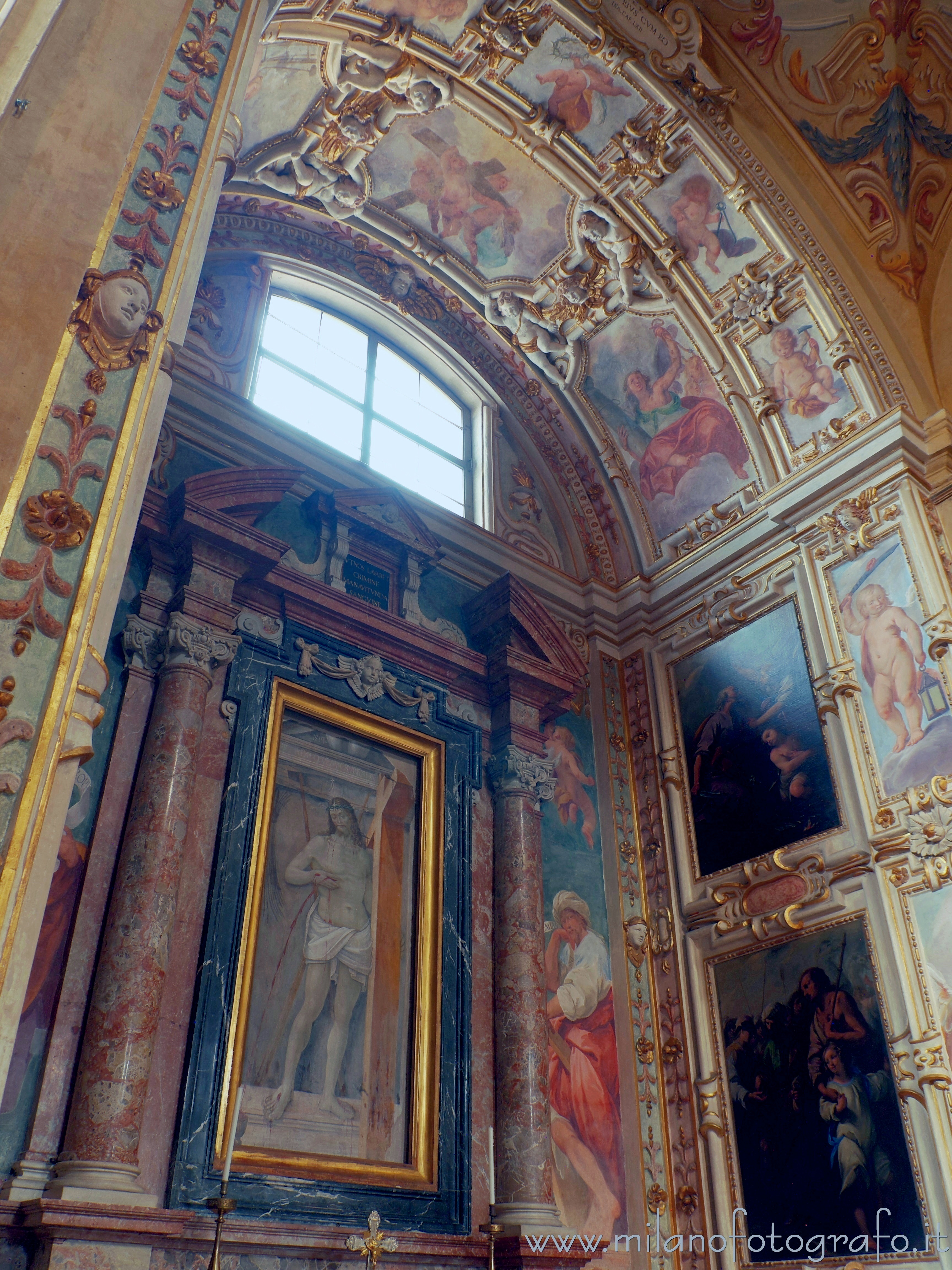 Vimercate (Monza e Brianza, Italy): Right three-quarter view of the Chapel of the Savior in the Sanctuary of the Blessed Virgin of the Rosary - Vimercate (Monza e Brianza, Italy)