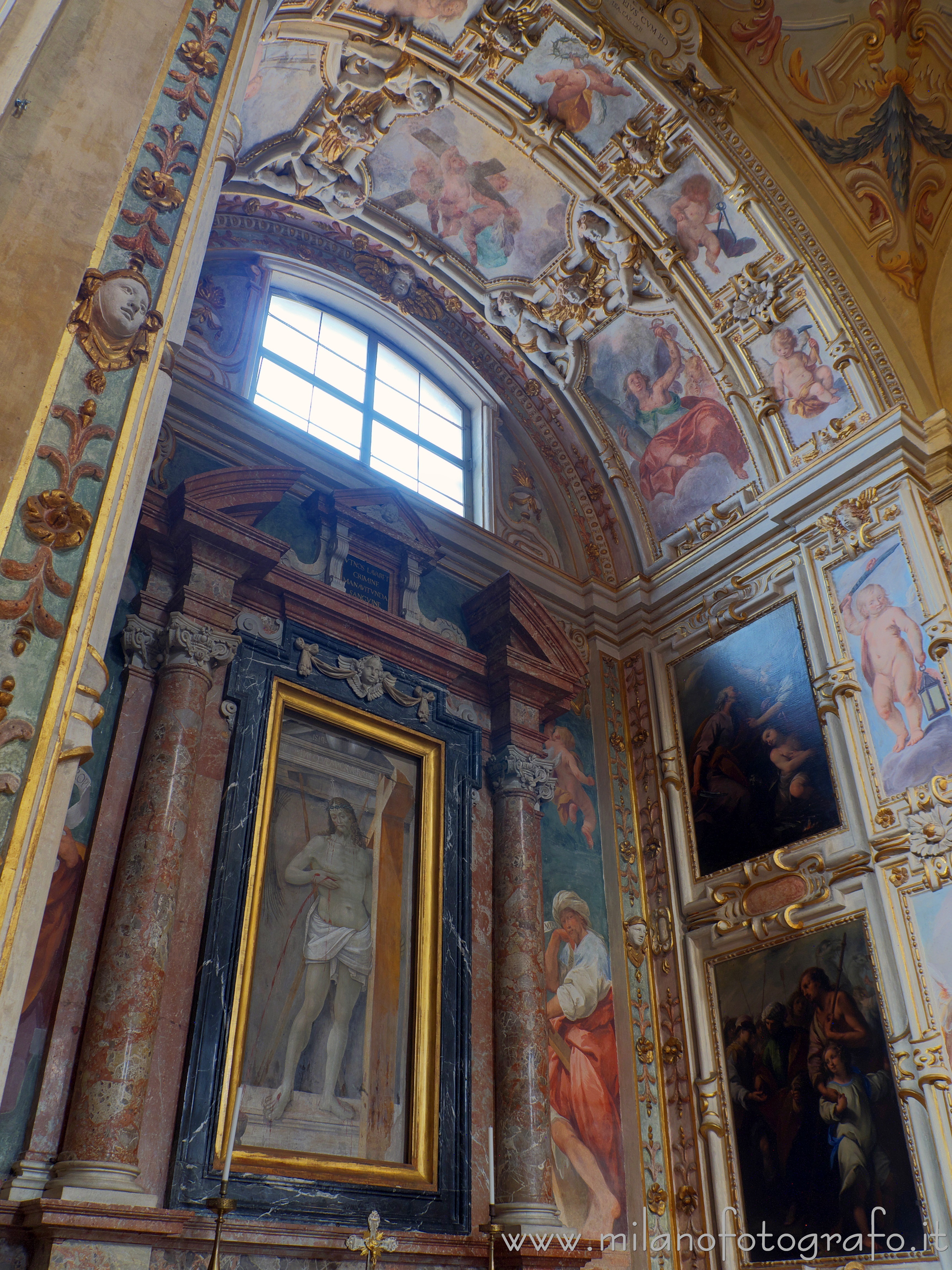 Vimercate (Monza e Brianza, Italy): Right three-quarter view of the Chapel of the Savior in the Sanctuary of the Blessed Virgin of the Rosary - Vimercate (Monza e Brianza, Italy)