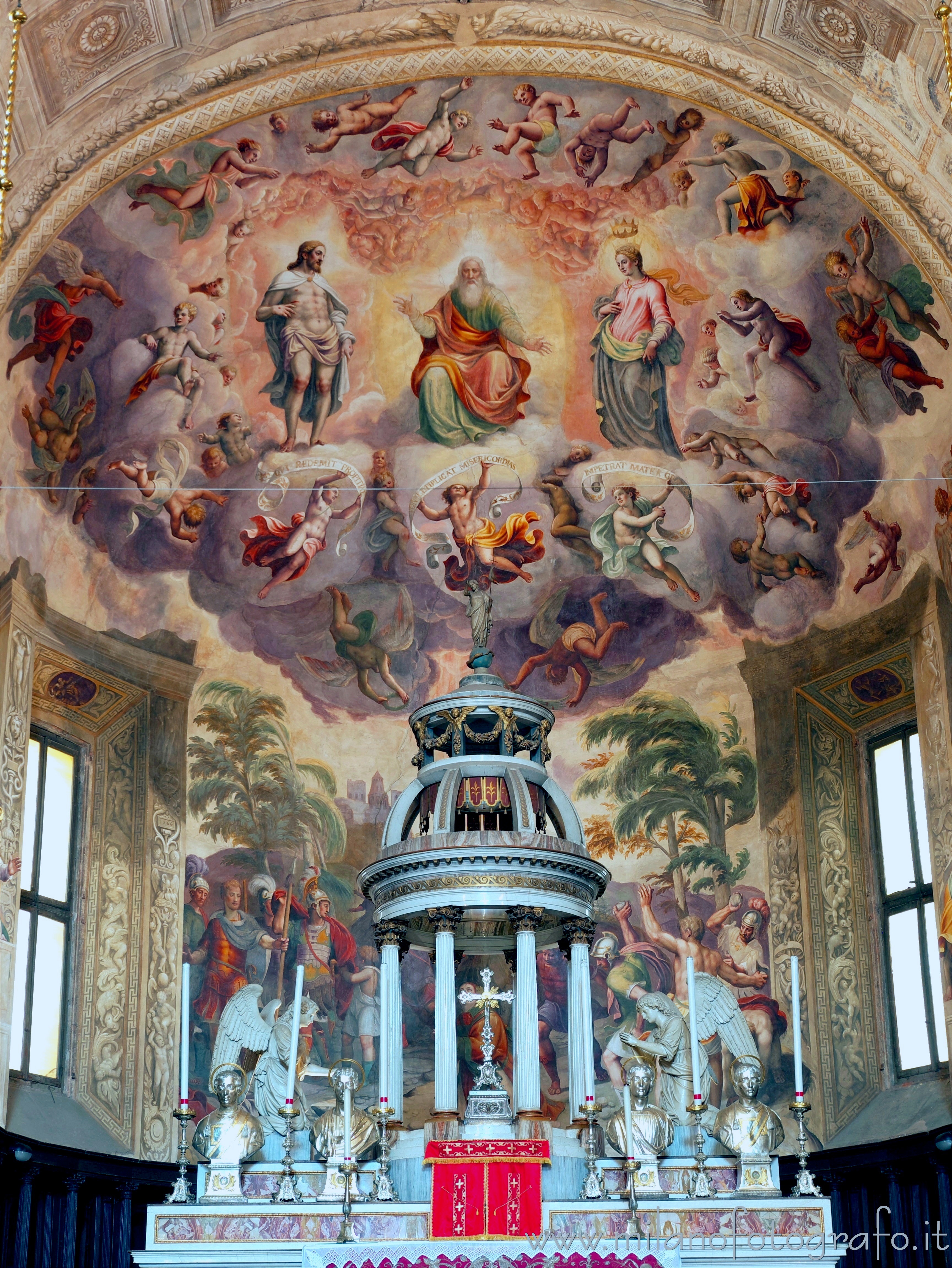 Vimercate (Monza e Brianza, Italy): Interior of the central apse of the the Church of Santo Stefano - Vimercate (Monza e Brianza, Italy)
