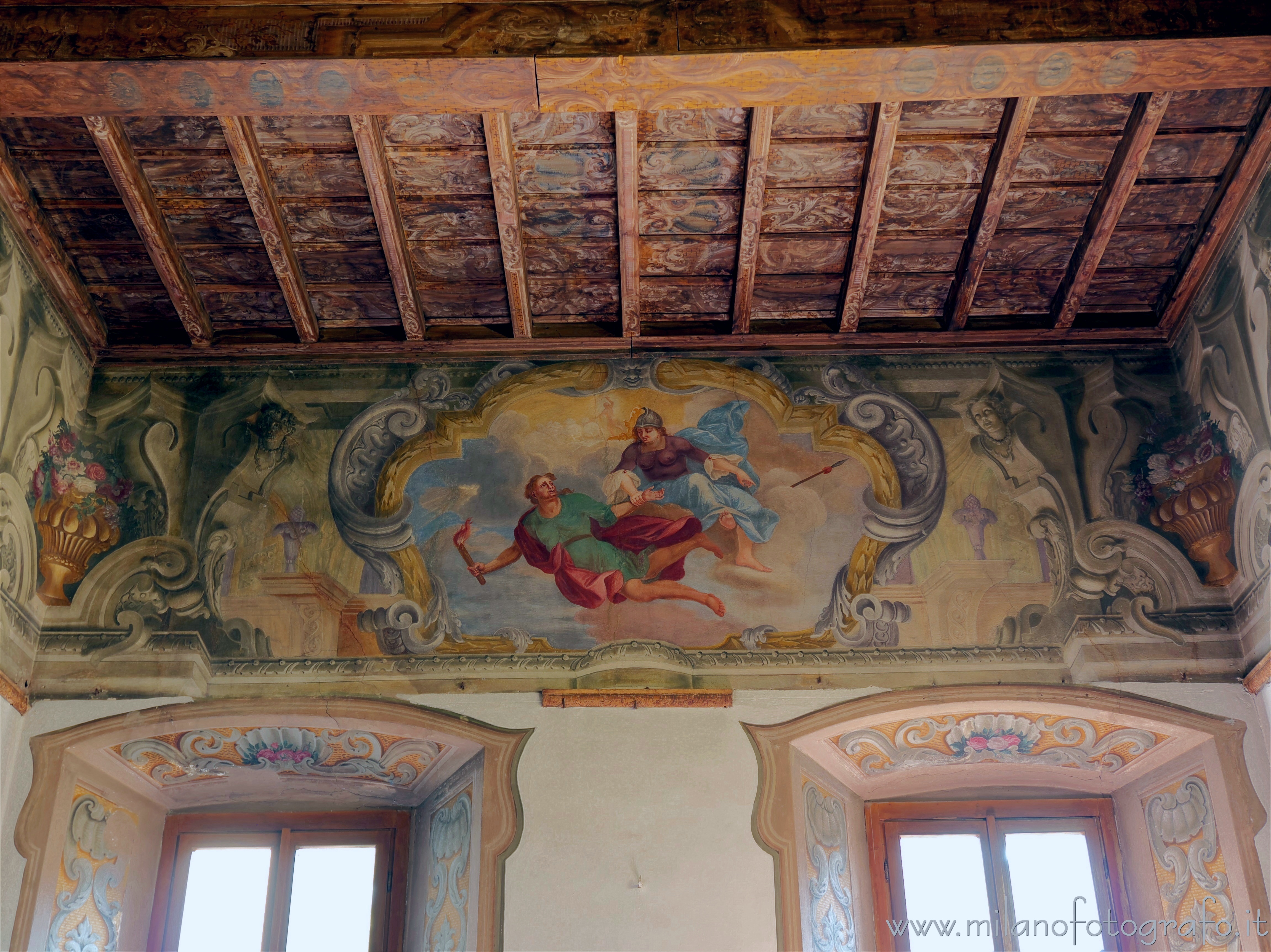 Vimercate (Monza e Brianza): Minerva che incita Prometeo in una delle sale di Palazzo Trotti - Vimercate (Monza e Brianza)