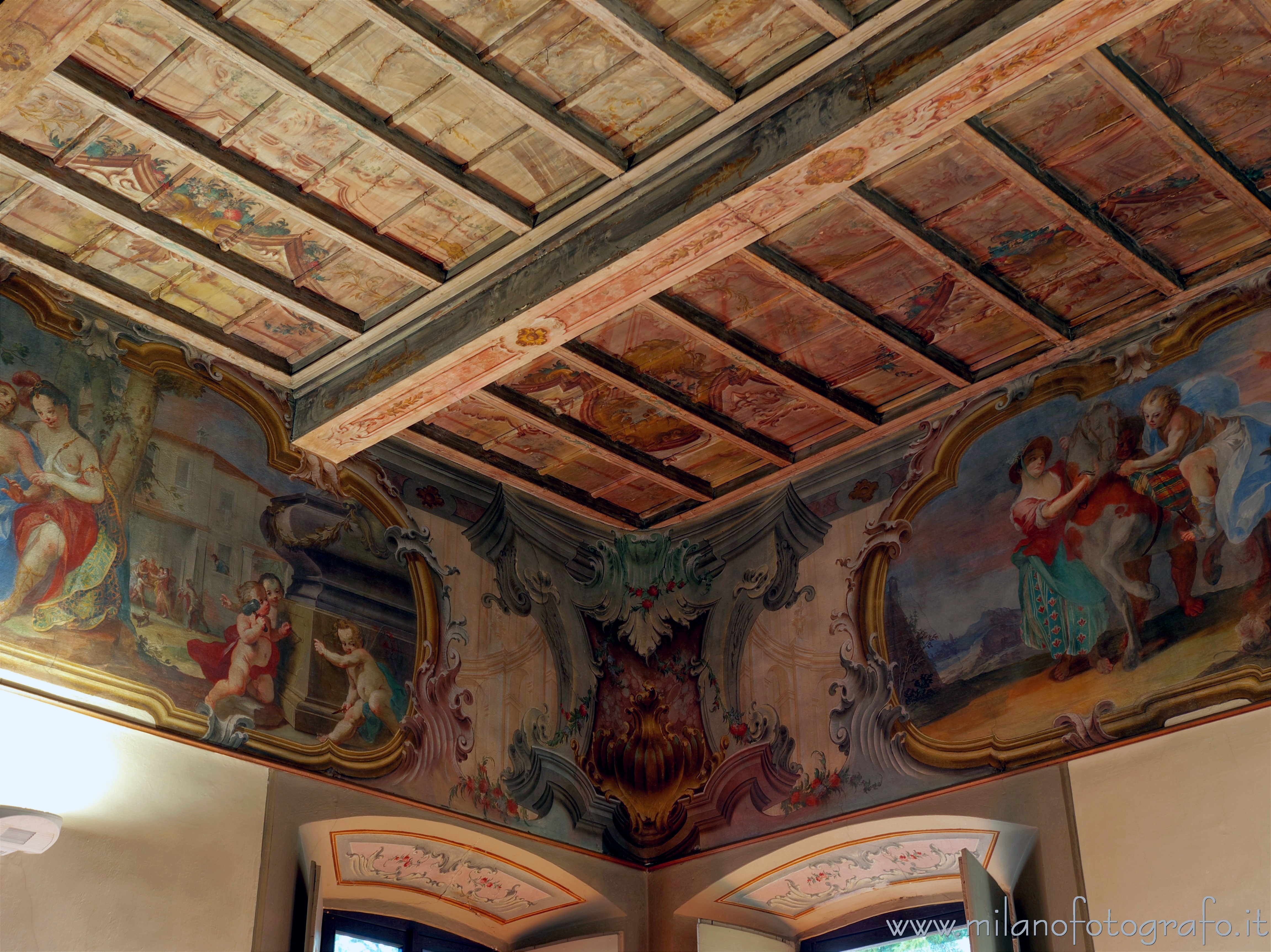 Vimercate (Monza e Brianza, Italy): Frescoes in the hall of Angelica and Medoro of Palazzo Trotti - Vimercate (Monza e Brianza, Italy)