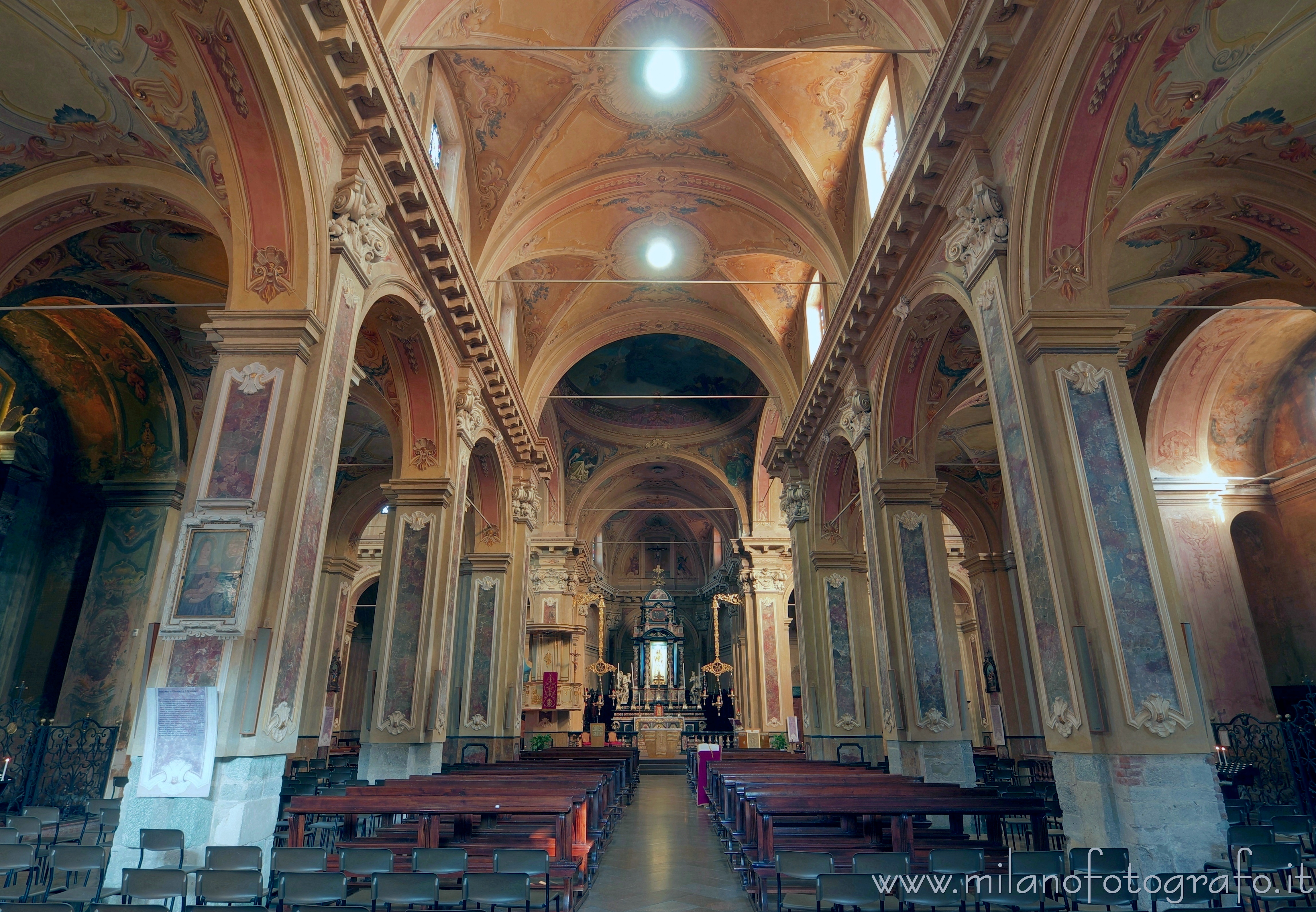Vimercate (Monza e Brianza, Italy): Interior of the Sanctuary of the Blessed Virgin of the Rosary - Vimercate (Monza e Brianza, Italy)