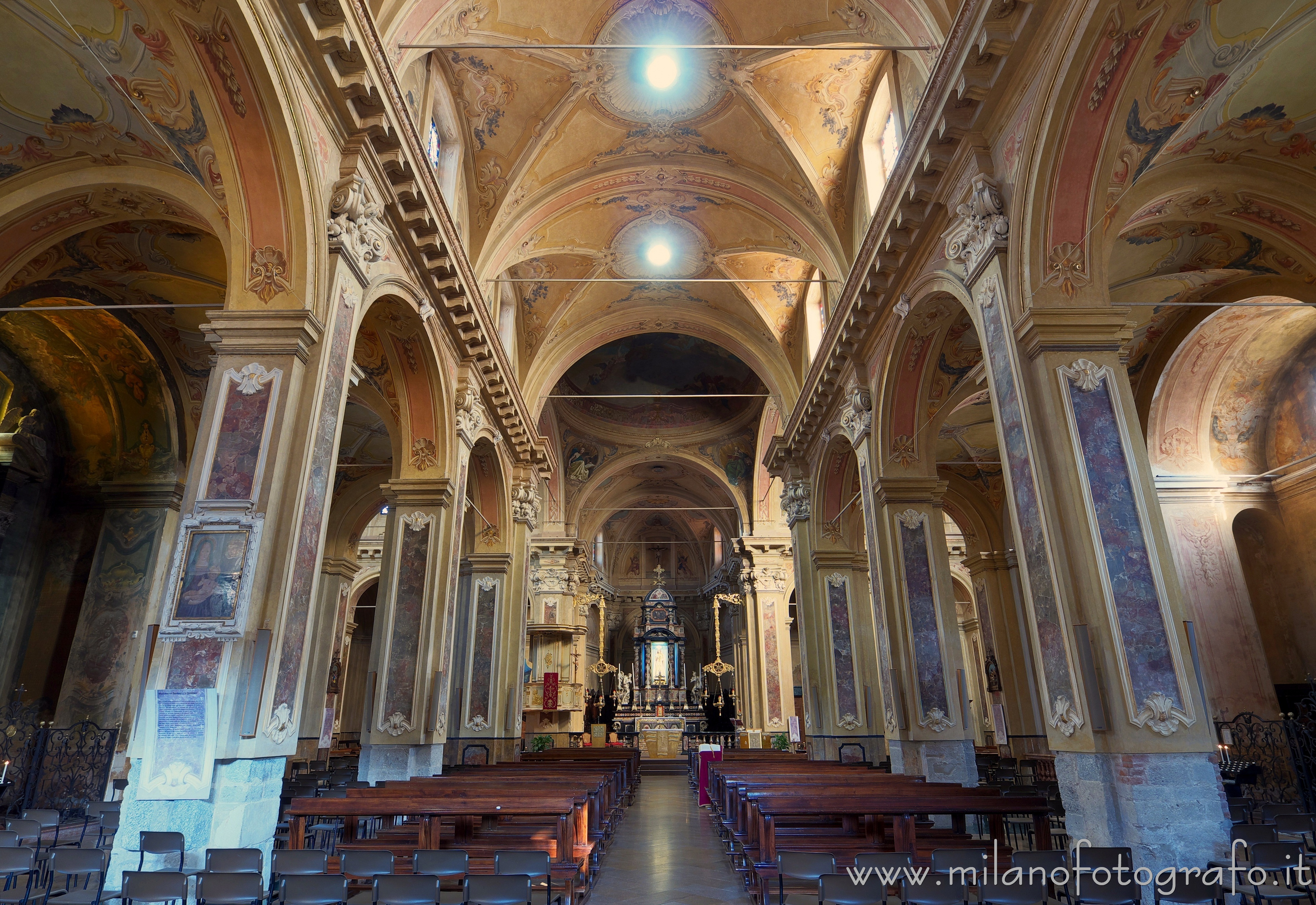 Vimercate (Monza e Brianza, Italy): Interior of the Sanctuary of the Blessed Virgin of the Rosary - Vimercate (Monza e Brianza, Italy)