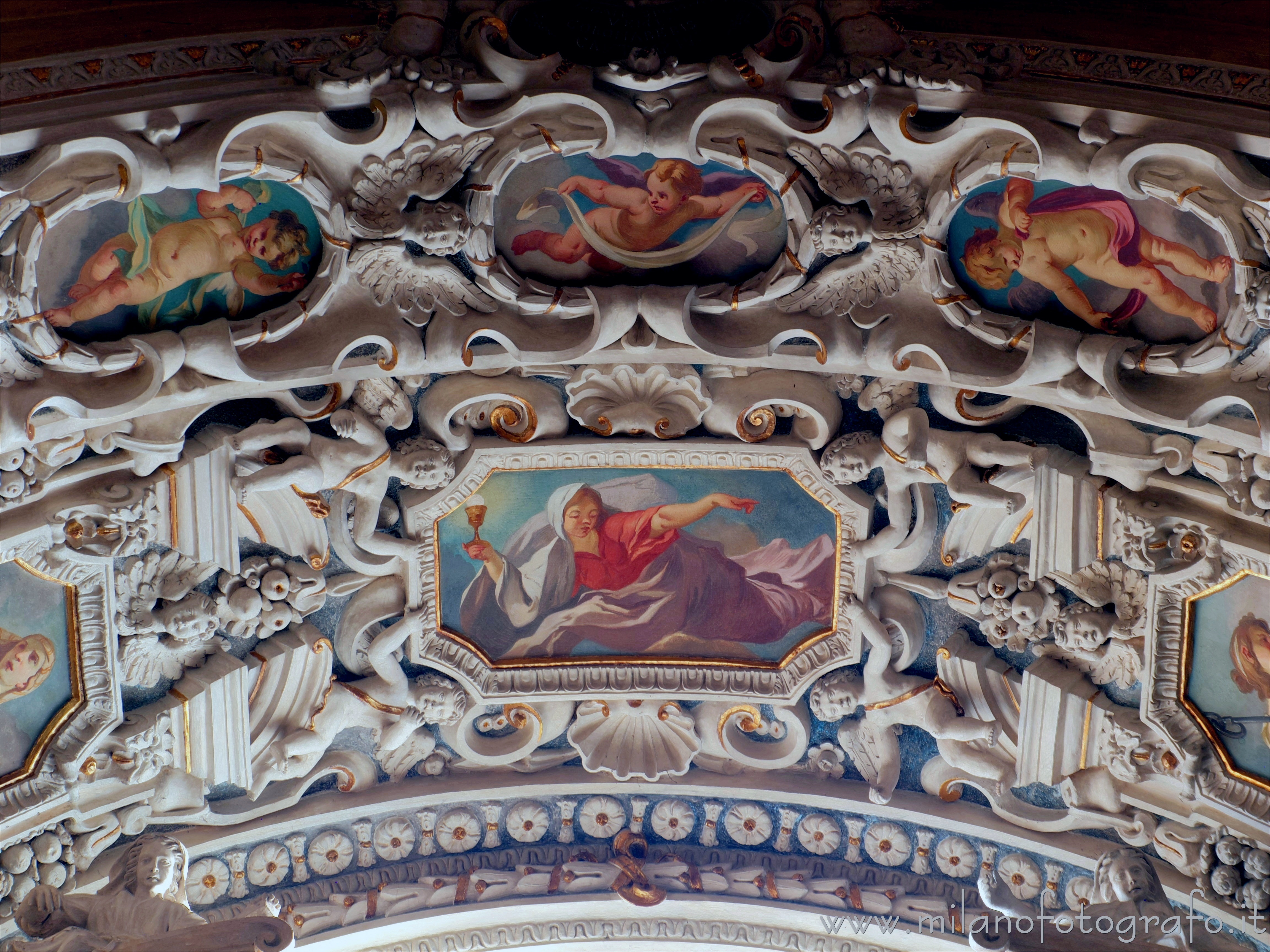 Vimercate (Monza e Brianza, Italy): Stuccos on the vault of the Chapel of Santa Caterina in the Sanctuary of the Blessed Virgin of the Rosary - Vimercate (Monza e Brianza, Italy)