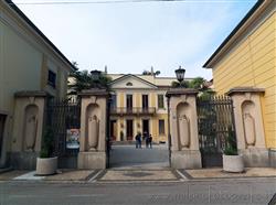 Places  of historical value  of artistic value around Milan (Italy): Villa Longoni